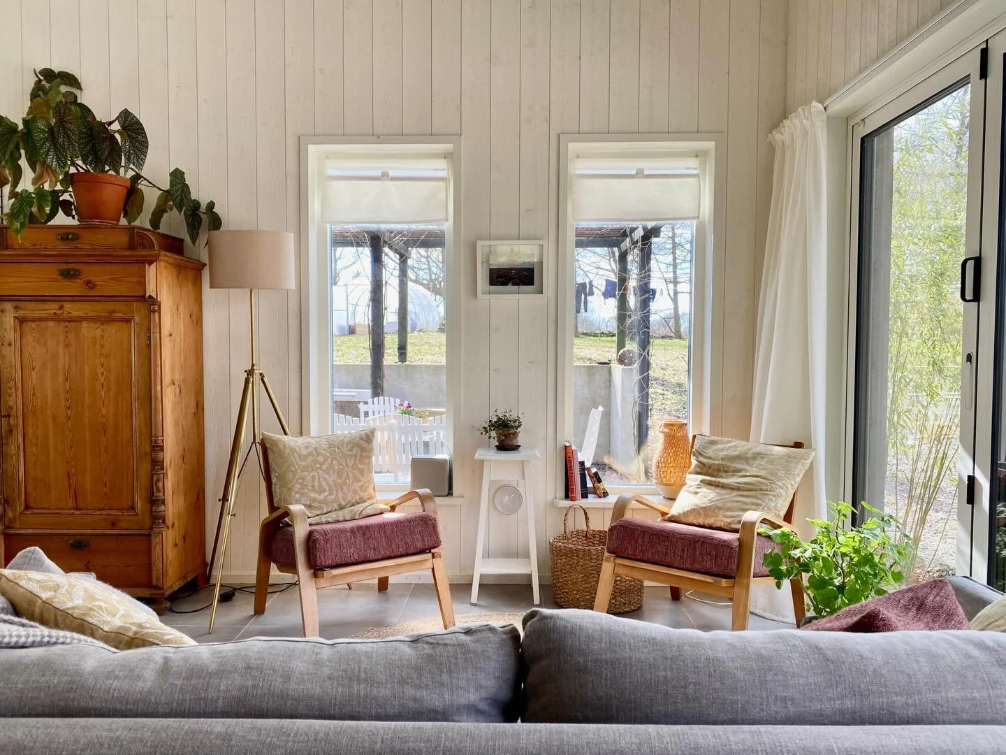 Spent the day getting the Garden House ready to photograph. We&rsquo;re starting to rent it out for holidays and retreats when we don&rsquo;t have our own retreats on here. 

Message me if you fancy a holiday or solitary retreat. And if you are comin