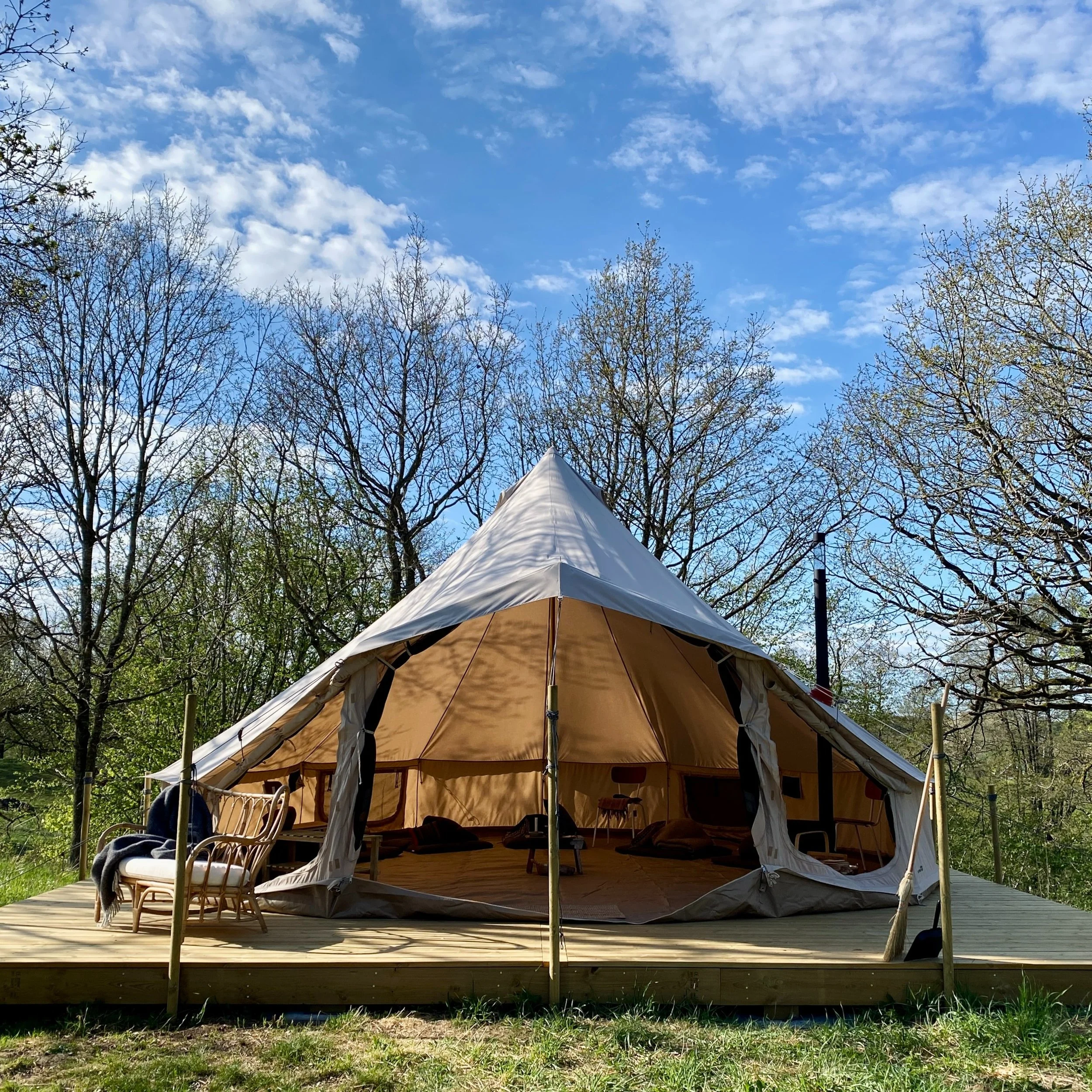 It's not too late to plan a midsummer retreat in Sweden! We have two places left on a 9 day meditation retreat, both with single bedrooms.

The theme is 'Living with Ease', discovering how to create less stress and struggle in our lives. 

There will