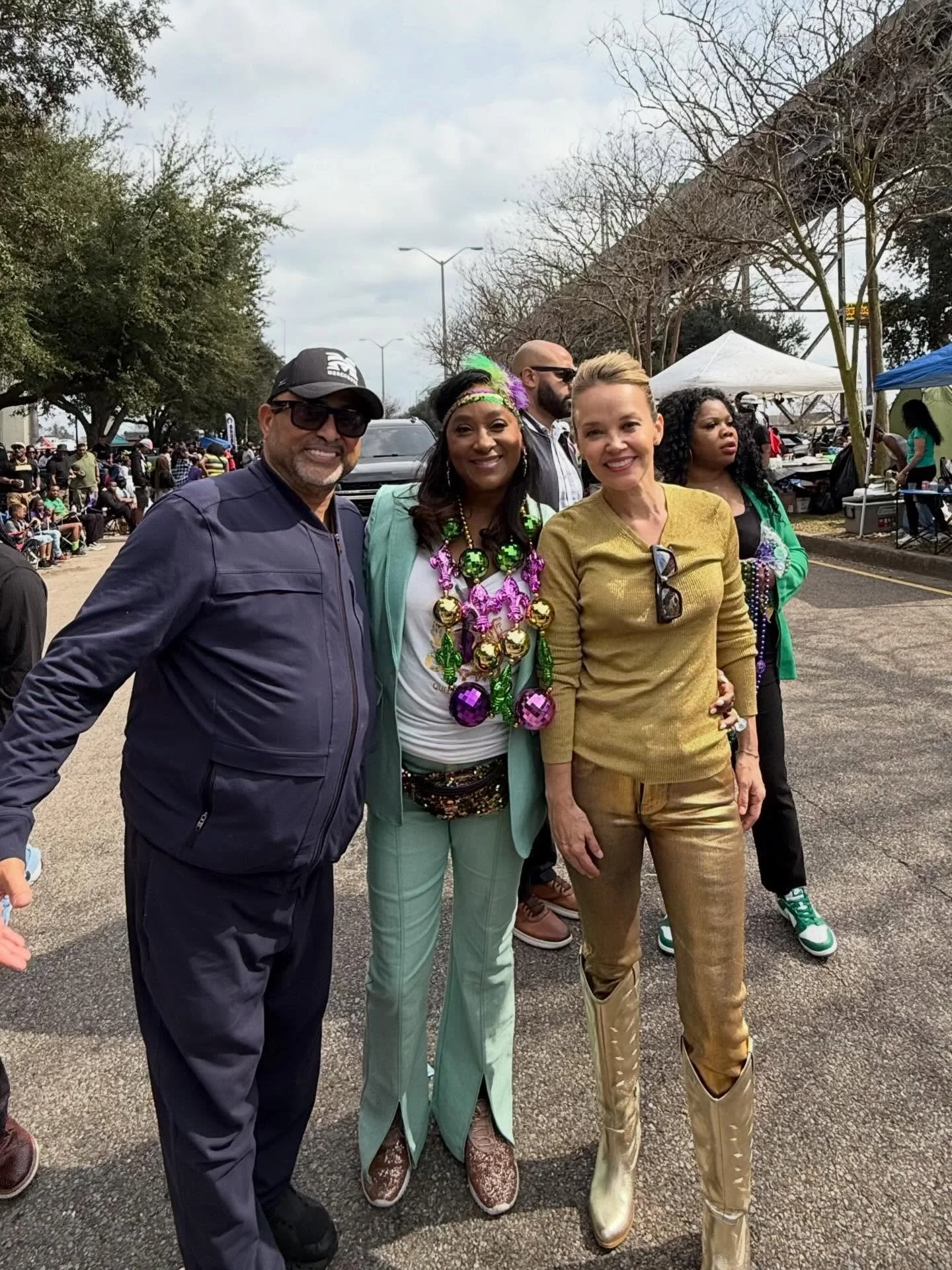 Amazing time walking in NOMTOC! Algiers was ready! West Bank Mardi Gras was in full swing today! 💜💚💛