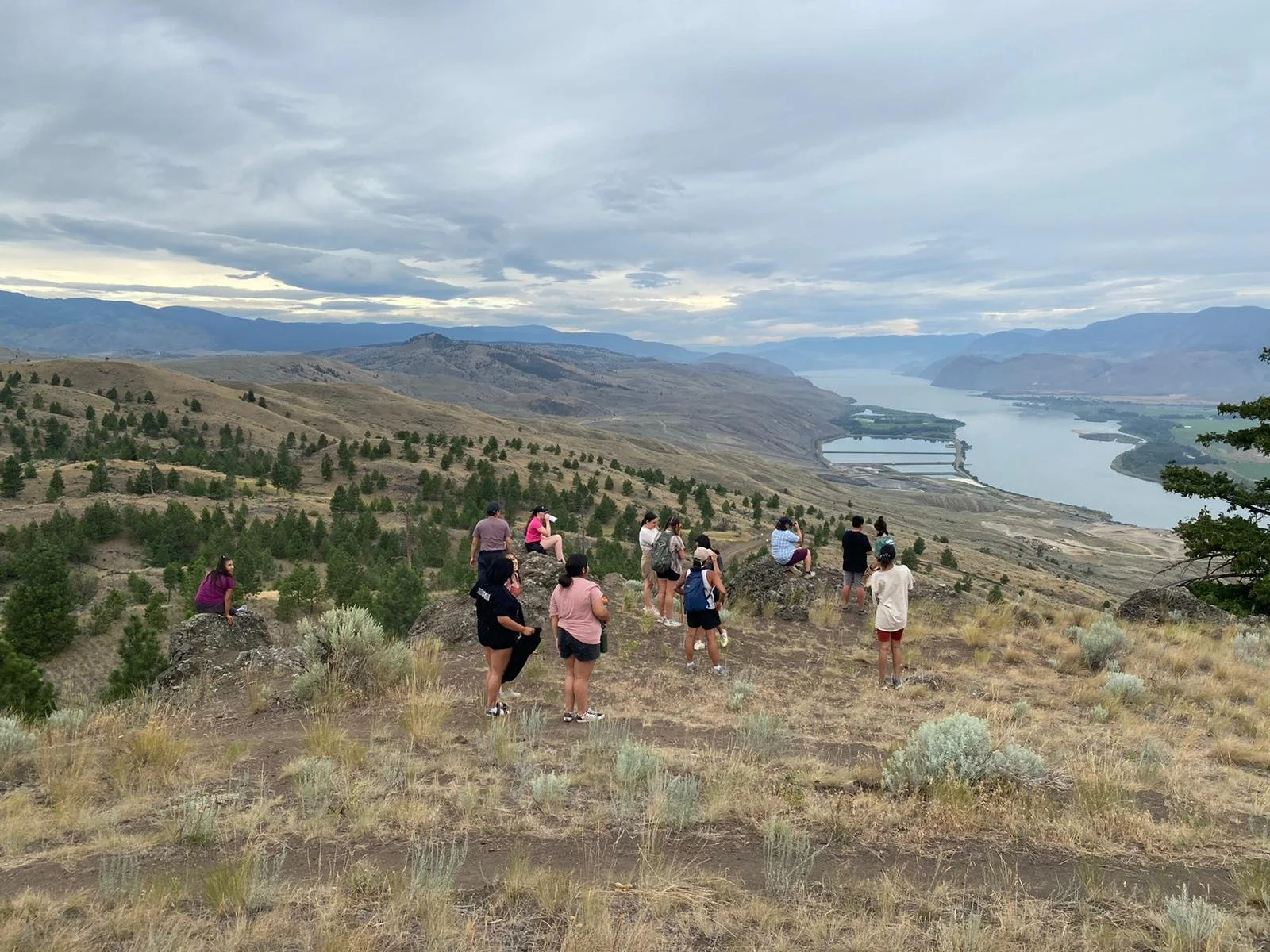2022 Interns_on the land.jpeg