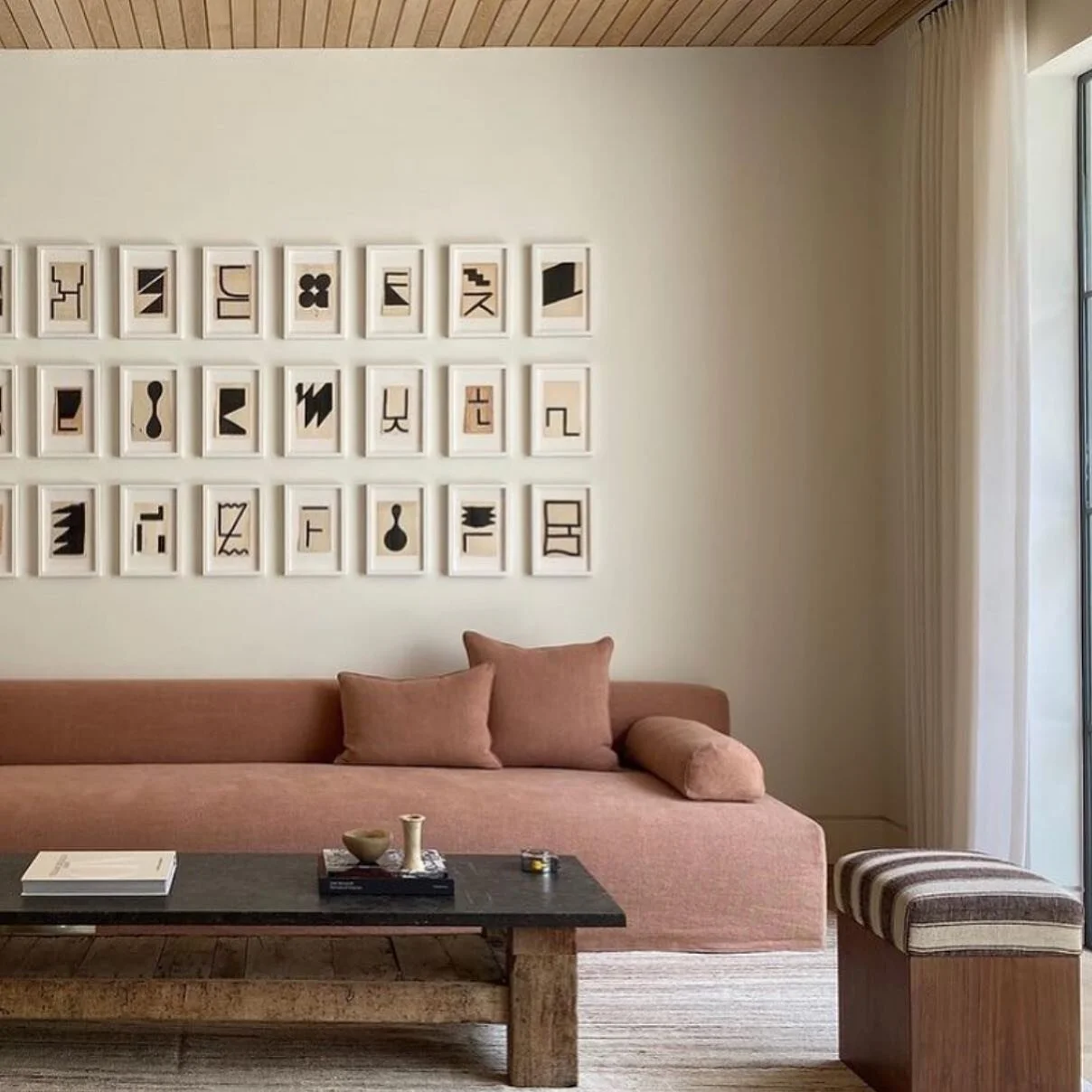 swoon-worthy pallet ✨💫
&bull;
&bull;
&bull;
design by @brandonfontenotinteriors 
&bull;
&bull;
#Newyorkdesigner #interiordesign #textiledesign #residentialdesign #bedroomdesign #kitchendesign #bathroomdesign #interiordesigner #interiores #homedecor 