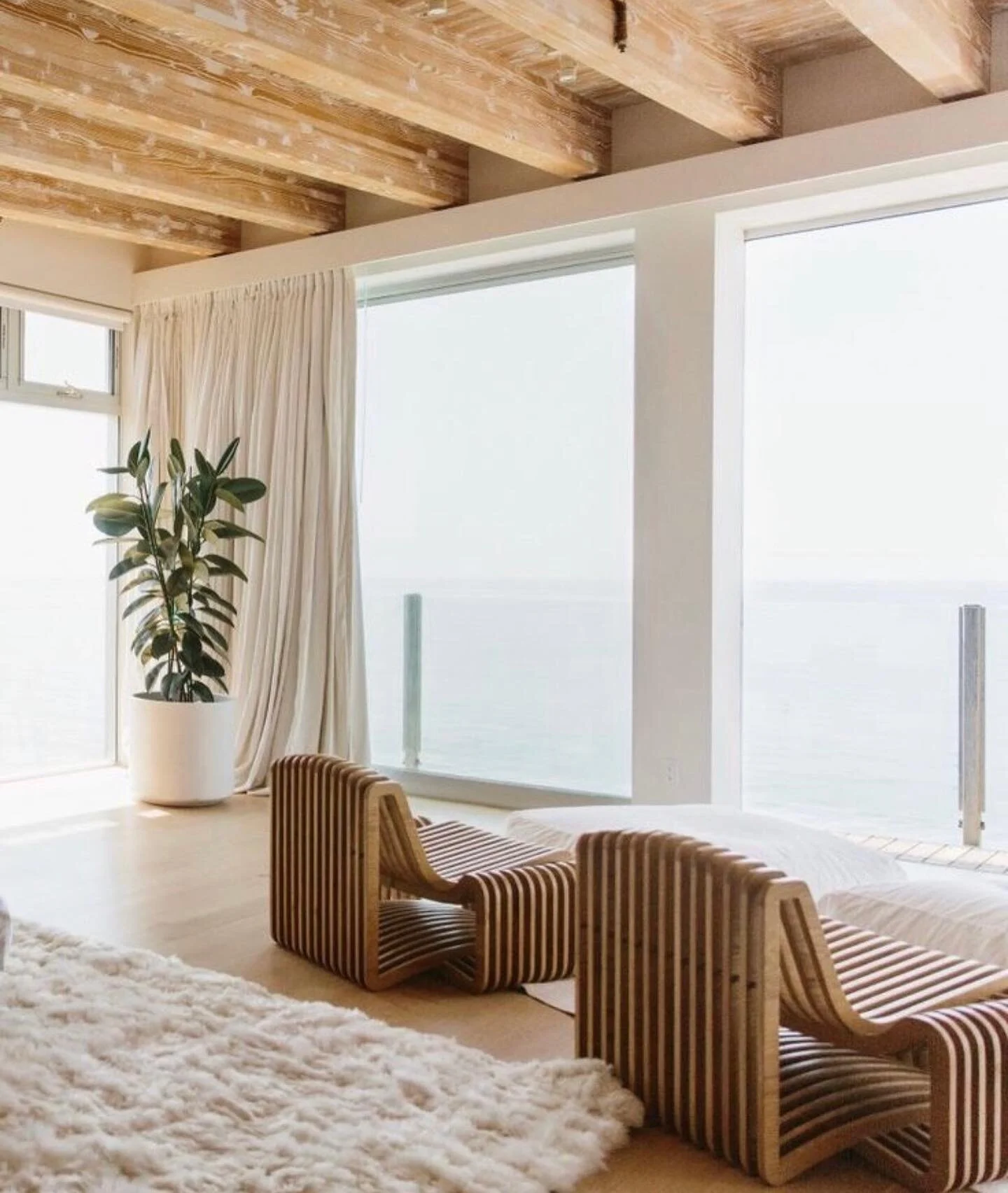 Anyone else ready for bright, happy, sunny days?! This nyc snow day has us dreaming of summer... but we&rsquo;ll also just take spring!! 🌷✨🌞💫
&bull;
&bull;
&bull;
&bull;
&bull;
&bull;
#Newyorkdesigner #interiordesign #textiledesign #residentialdes