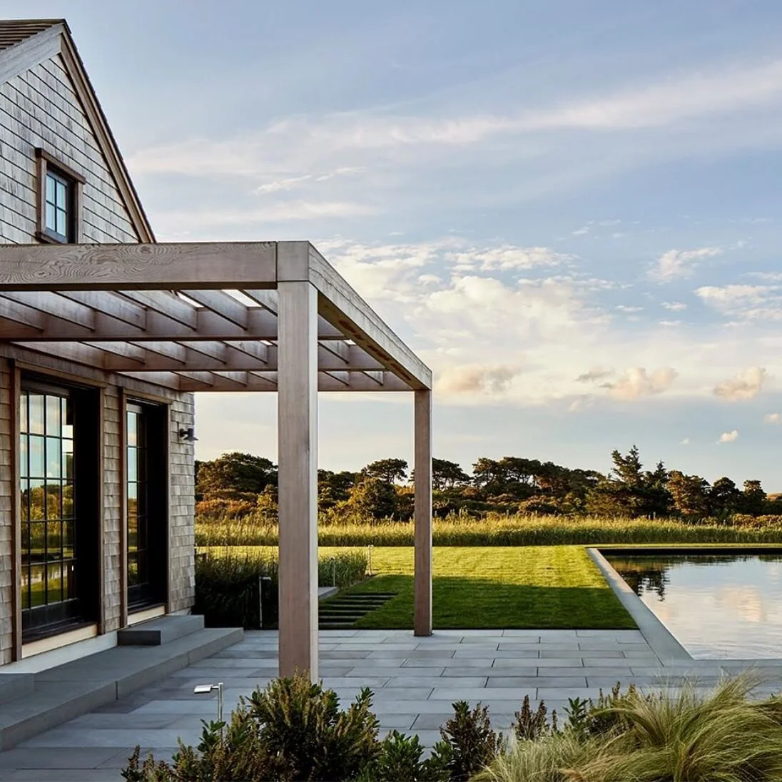 Just woke up wishing we were here &amp; it was like June and 80 degrees 😩 come on spring!! 🌞🌷💫
&bull;
&bull;
design by @workshopapd 
&bull;
&bull;
&bull;
#Newyorkdesigner #interiordesign #textiledesign #residentialdesign #bedroomdesign #kitchende