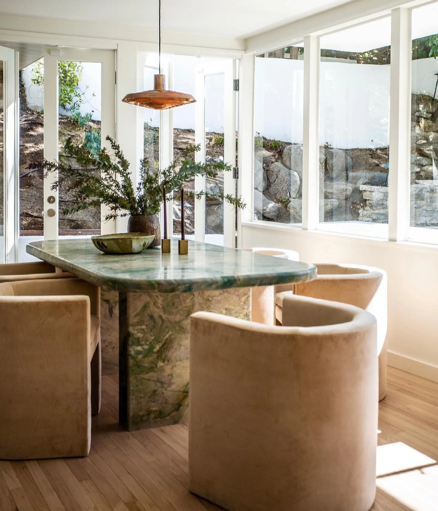 Bright &amp; dreamy ✨💫
&bull;
&bull;
&bull;
design @jakearnold &amp; styled by @rowelosangeles 
&bull;
&bull;
#Newyorkdesigner #interiordesign #textiledesign #residentialdesign #bedroomdesign #kitchendesign #bathroomdesign #interiordesigner #interio