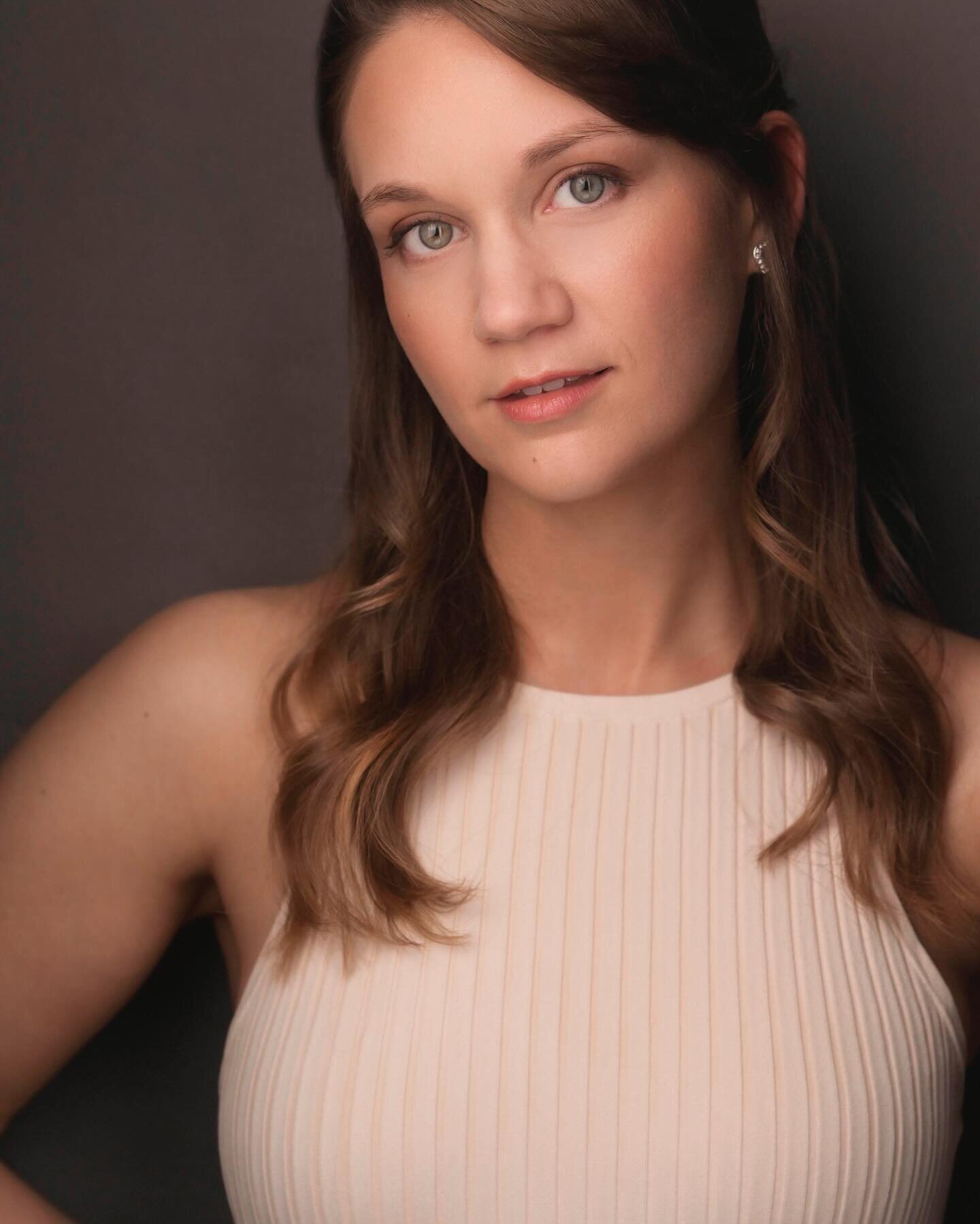 Fun fact: I dyed this shirt myself in a pot on my stove. 

Okay, going from white &mdash;&gt; ivory is not all that impressive, but I still felt crafty. 

📸 @themichaelkushner 
💄 @sarahhamaty 

#headshot #crafty #handdyed #theatre #winterwhite #act