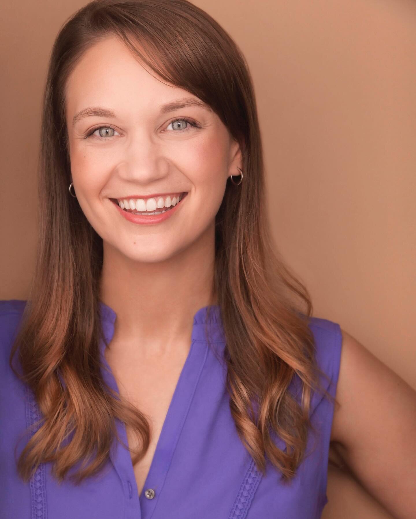 To me, this headshot is giving Connecticut suburban mom trying to sell her friend on reusable cloth diapers. 

📸 @themichaelkushner 
💄 @sarahhamaty 

#headshot #actor #commerical #youngmomroles