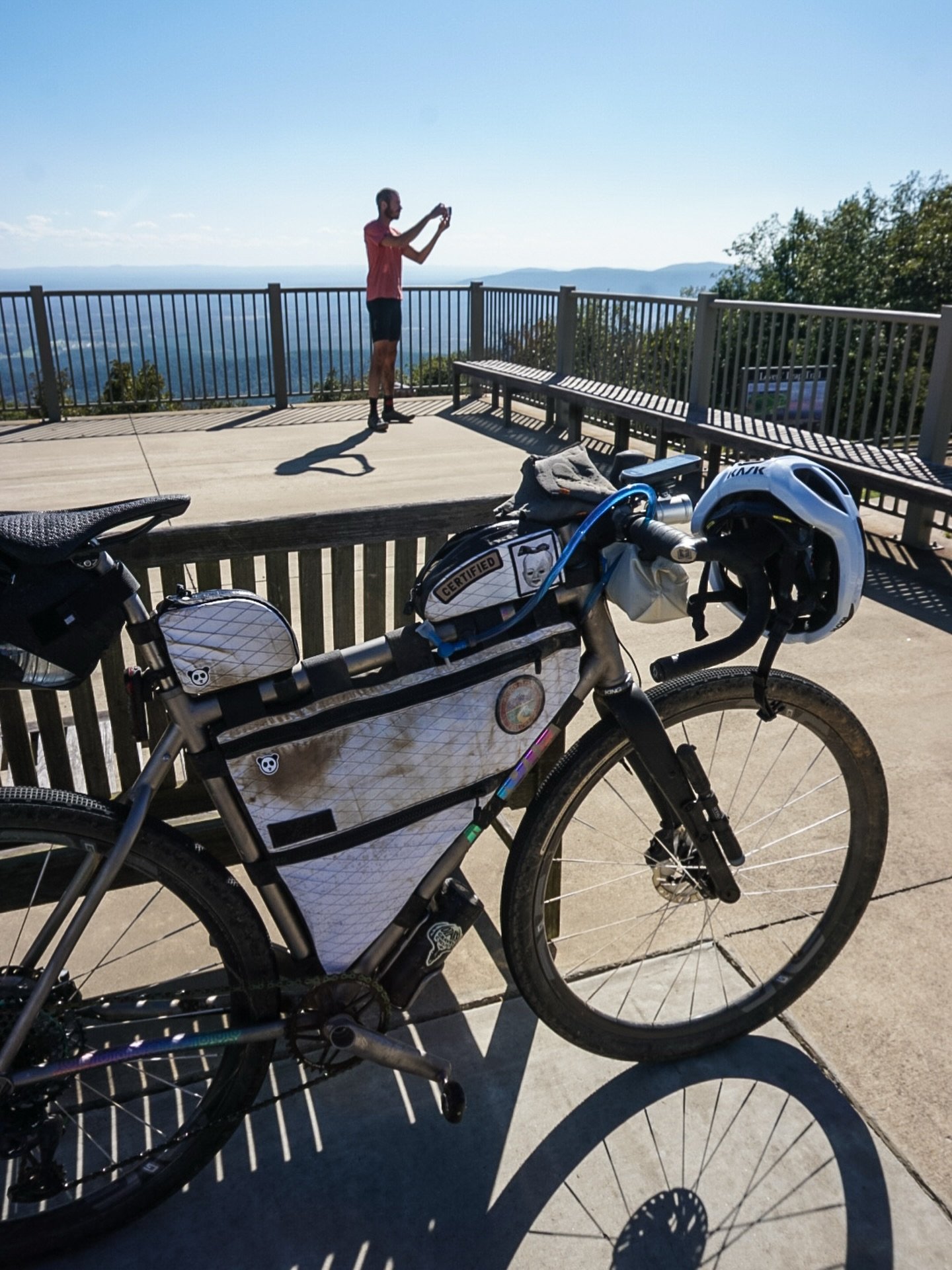 With the weather clearing up and the leaves poppin' off, make sure to chase some views this weekend; last one before daylight savings! 🍂

📸 @onermaa