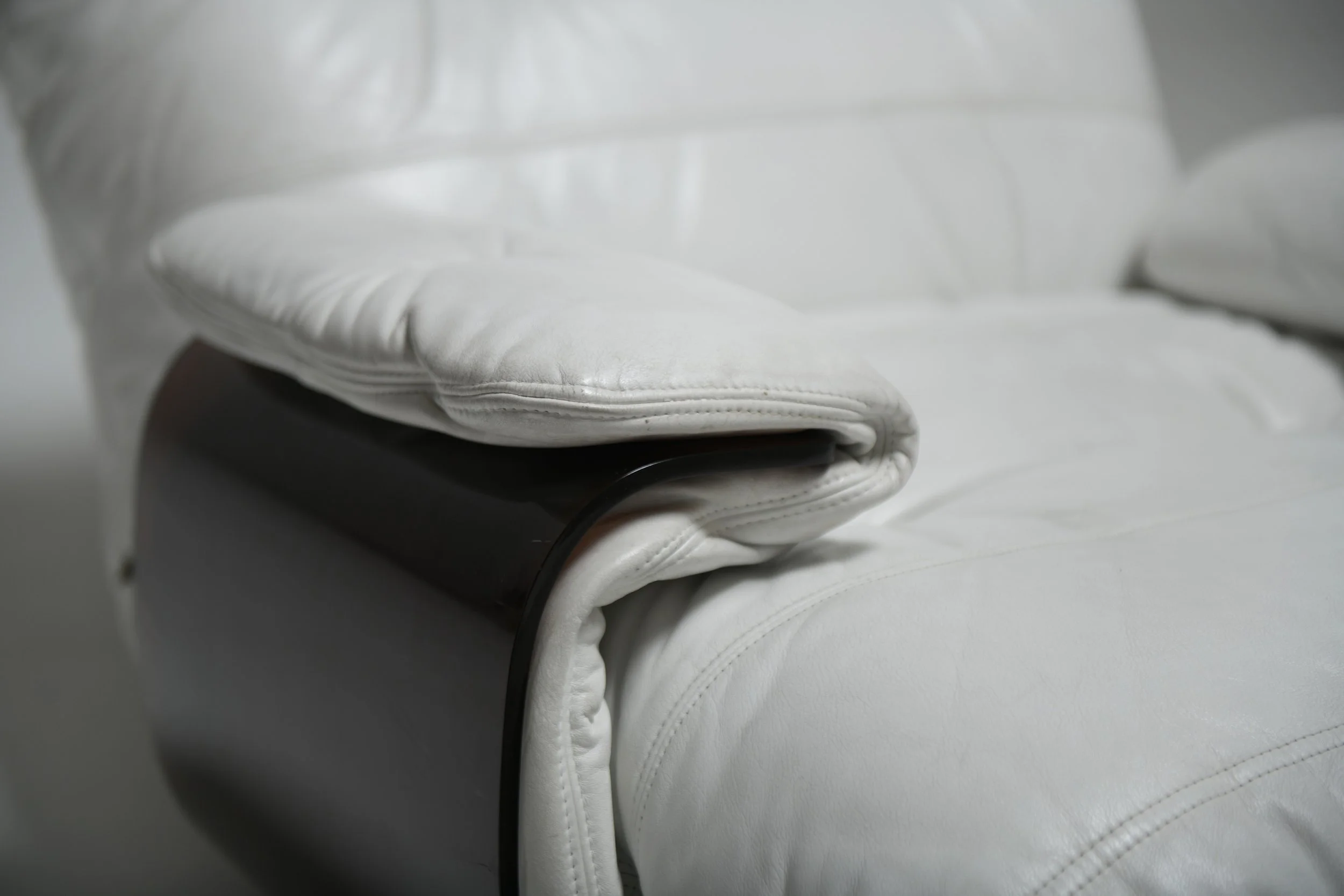 marsala-in-pure-white-vintage-leather-michel-ducaroy-ligne-roset-i