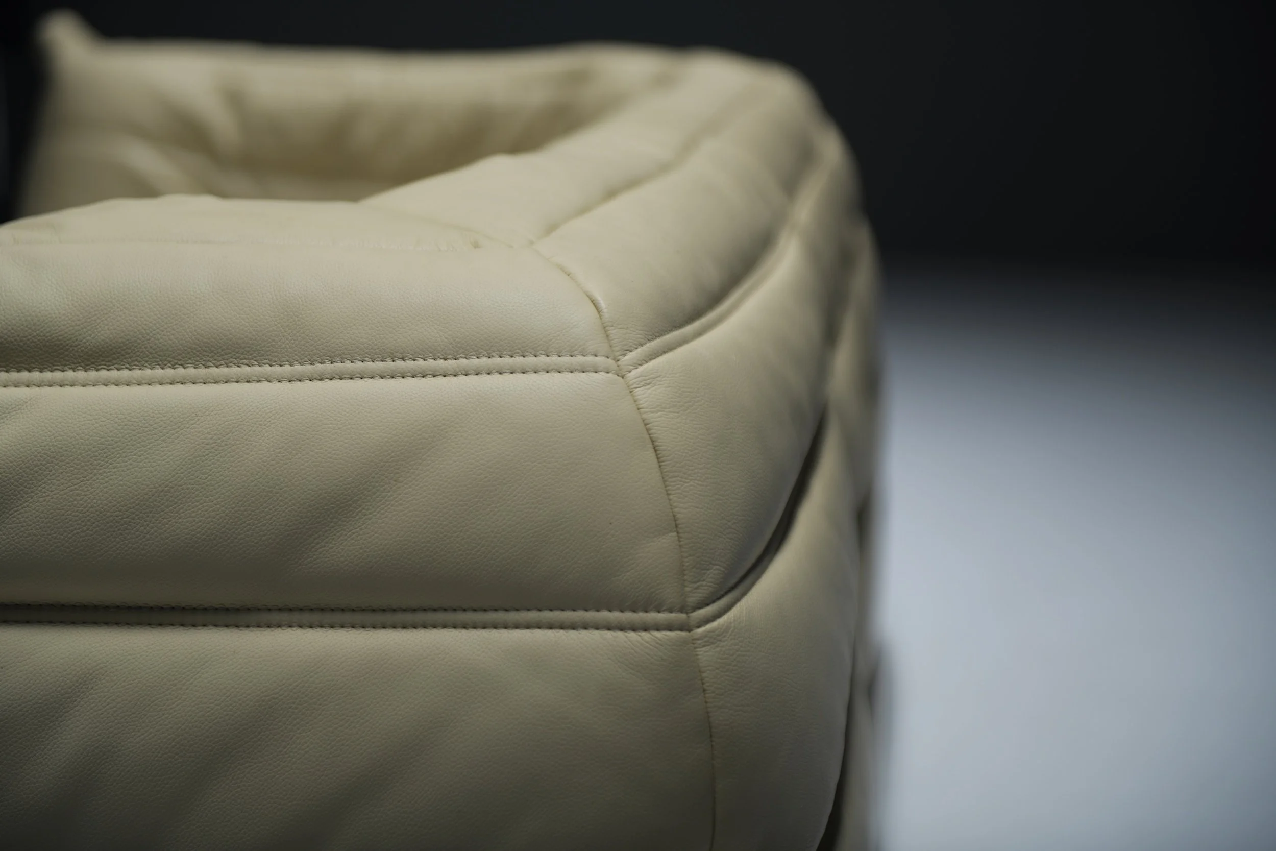 9 togo Medium Settee armrests beige creme off white Ligne Roset vintage leather michel ducaroy cinna aera lab aeralab 1stdibs design furniture lounge 2007 .jpg