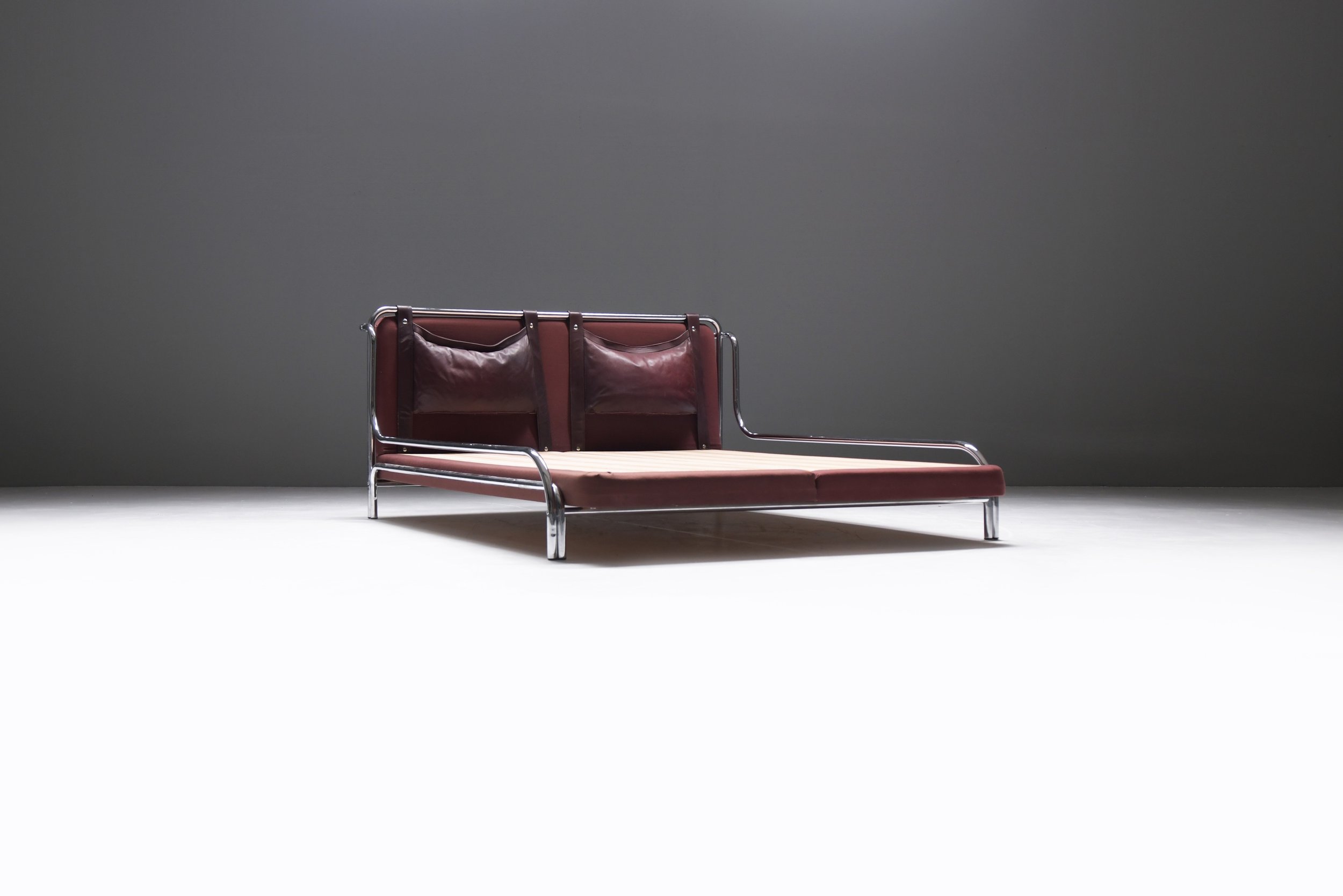 5 Gae Aulenti Queen Size Bed Tubular Frame mobili stringa 1stdibs aera lab aeralab vintage design furniture belgium bart albrecht.jpg