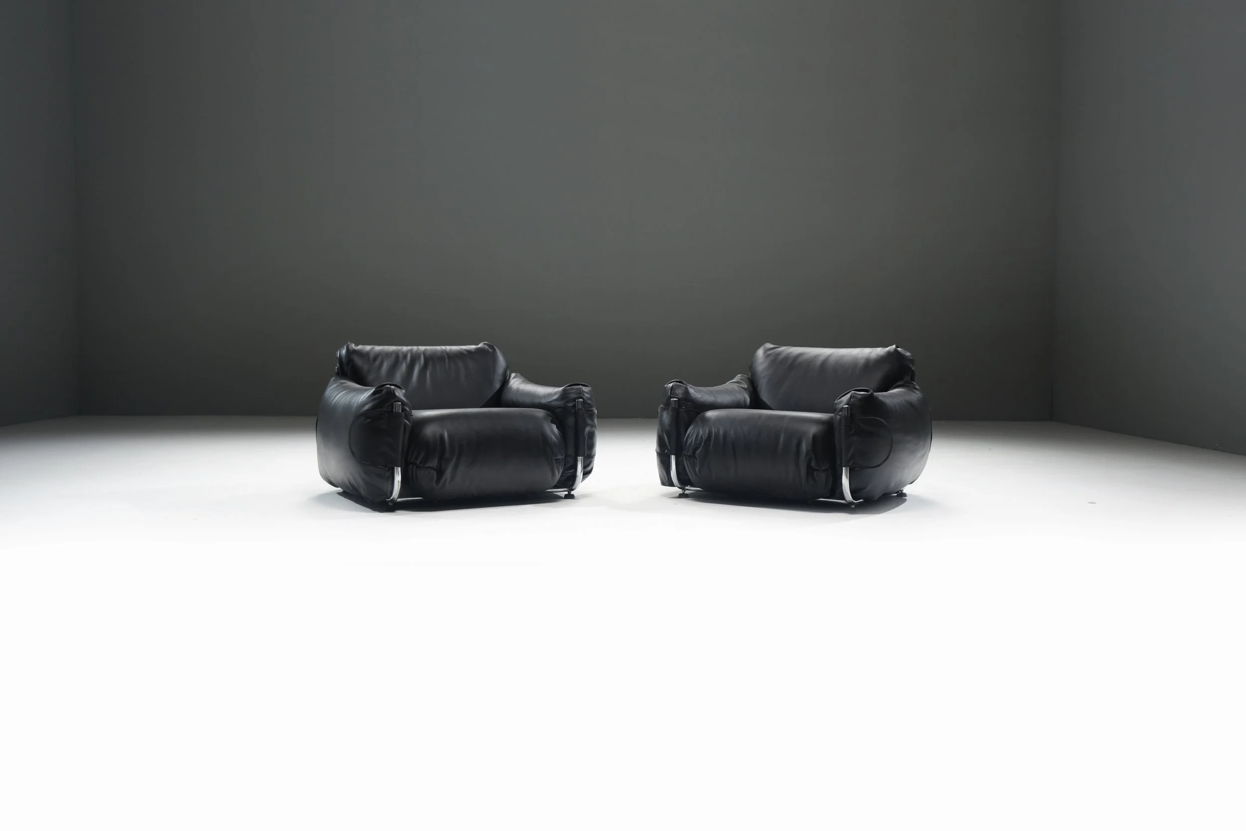 Lounge Chairs - Giuseppe Munari - Poltrona Munari