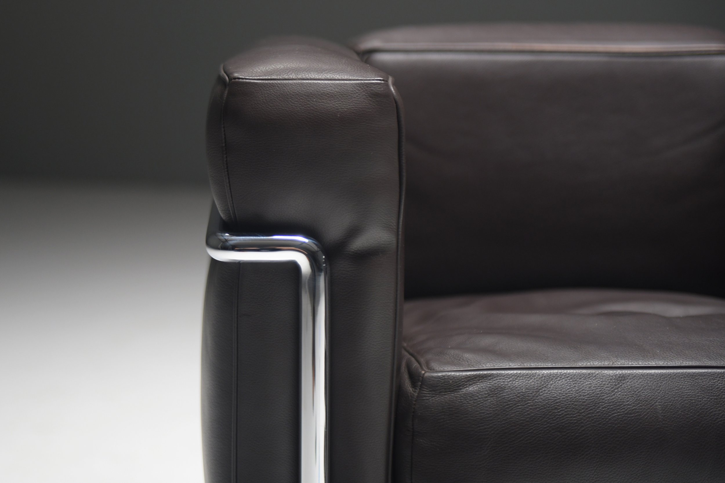 5 LC 2 LC2 1-seater fauteuil lounge armchair Le Corbusier, Pierre Jeanneret Charlotte Perriand Cassina dark brown leather aera lab aeralab albrecht vintage design furniture 1stdibs .jpg