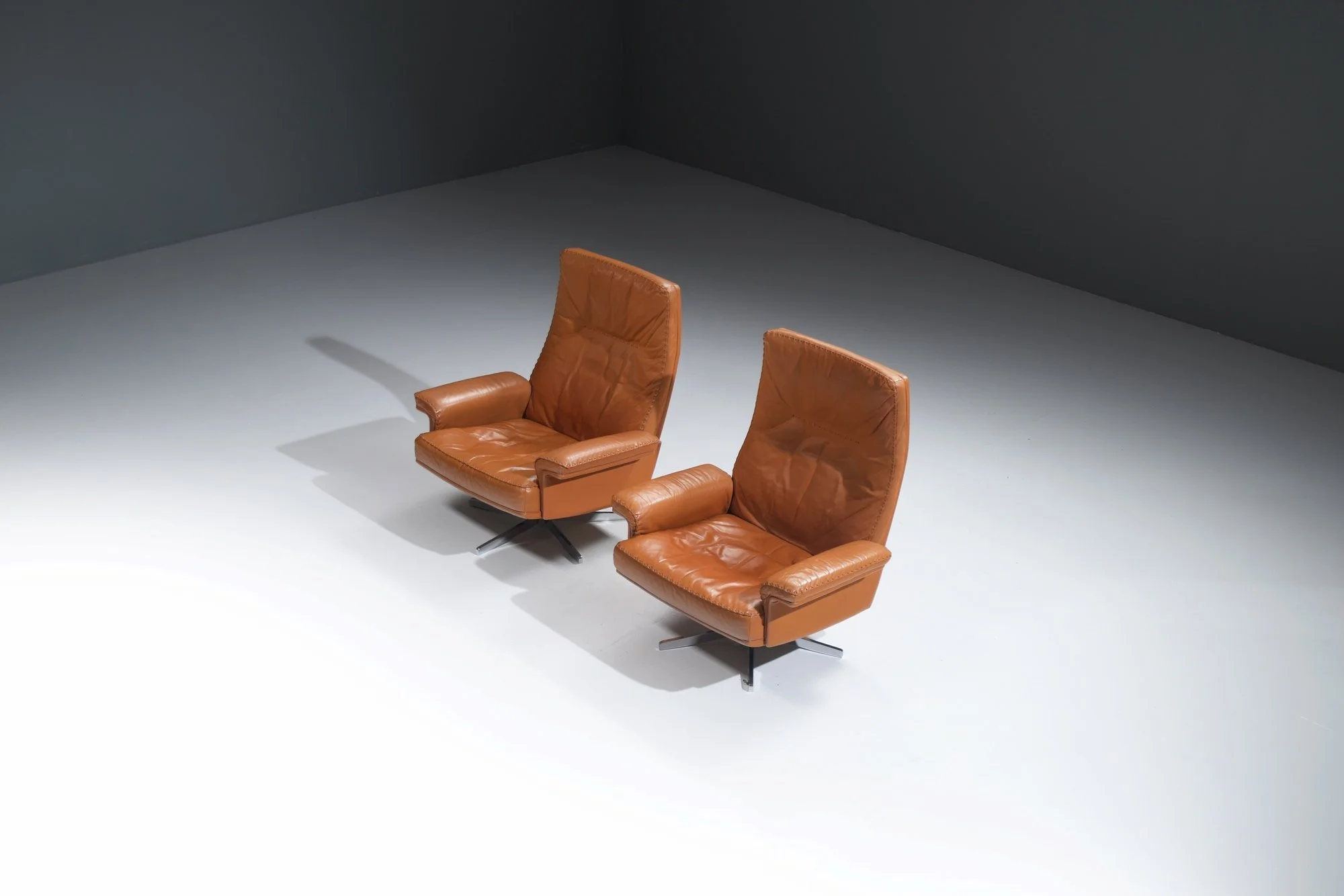 2 DS-35 DS35 ds 35 lounge 600 cognac orange vintage leather swiveling armchair loungechair de sede team swiss aera lab aeralab design furniture albrecht.jpg