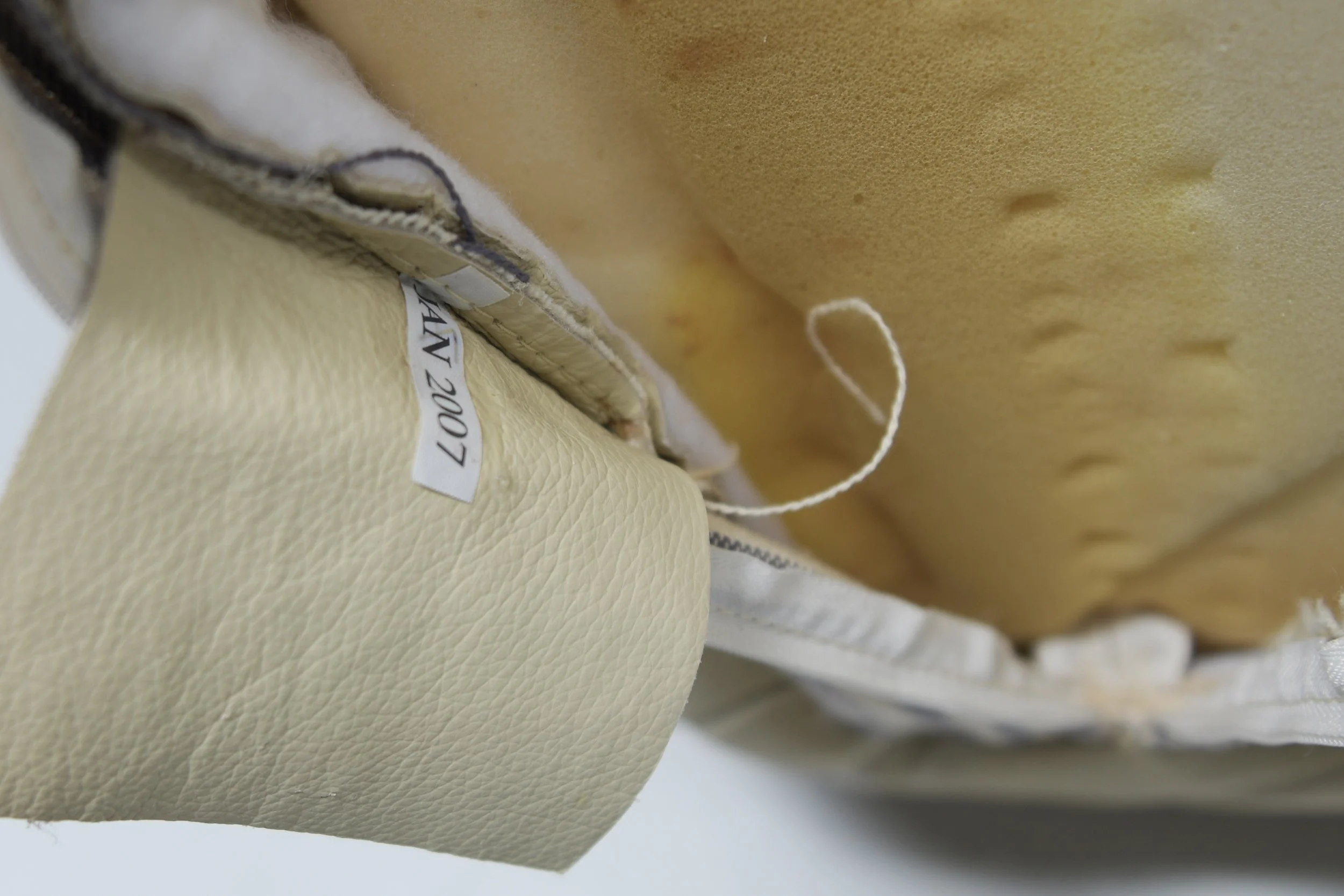 14 togo Medium Settee armrests beige creme off white Ligne Roset vintage leather michel ducaroy cinna aera lab aeralab 1stdibs design furniture lounge 2007 .jpg