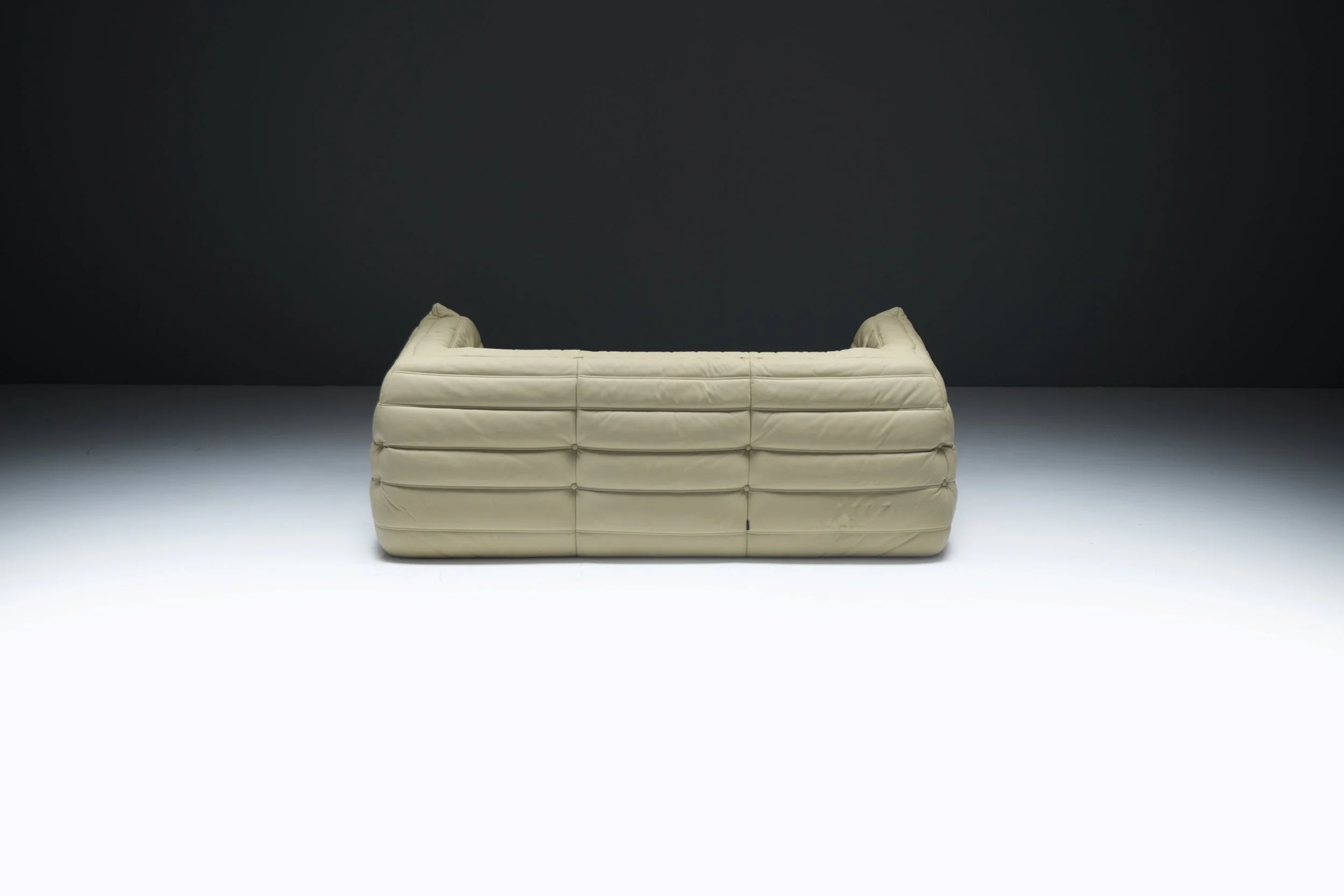 10 togo Medium Settee armrests beige creme off white Ligne Roset vintage leather michel ducaroy cinna aera lab aeralab 1stdibs design furniture lounge 2007 .jpg