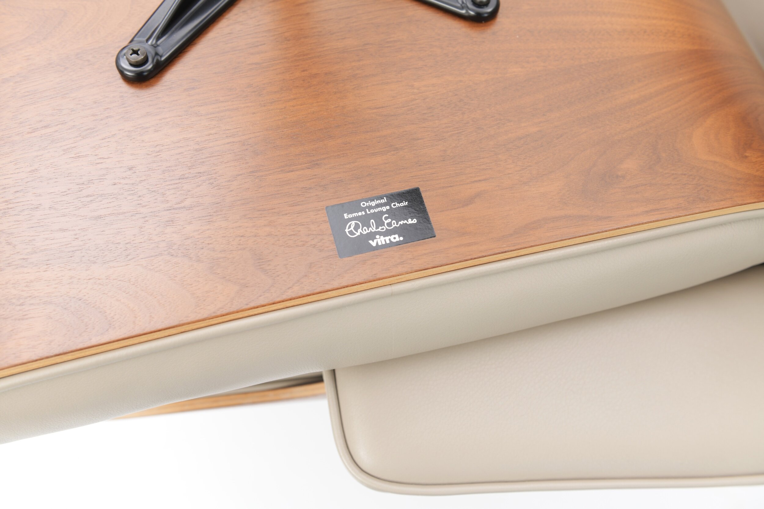 8 eames leather brown sand beige vitra miller bart albrecht aera lab.jpg