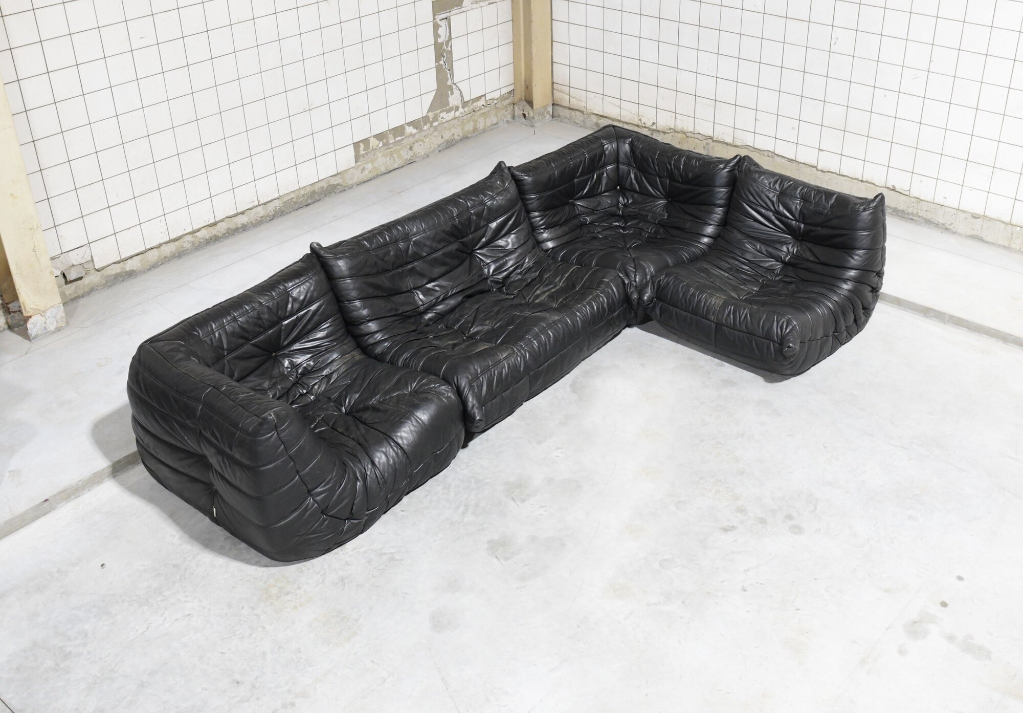 12 togo black leather vintage michel ducaroy ligne roset aera lab albrecht design.jpg