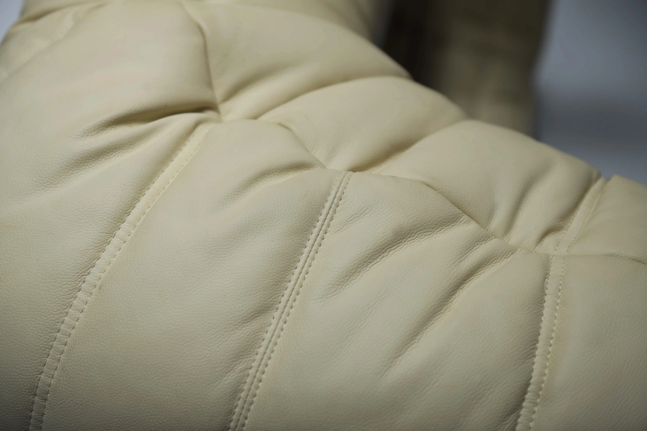 12 togo Medium Settee armrests beige creme off white Ligne Roset vintage leather michel ducaroy cinna aera lab aeralab 1stdibs design furniture lounge 2007 .jpg