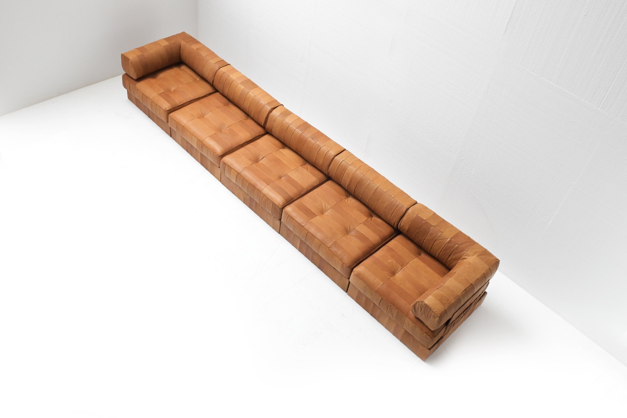 3 De Sede DS88 ds 88 leather patchwork sofa Switzerland swiss 600 aera lab aeralab albrecht .jpg