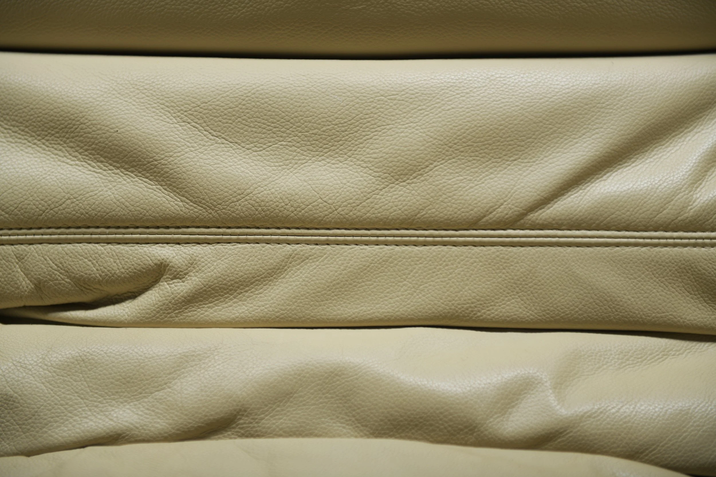 8 togo Medium Settee armrests beige creme off white Ligne Roset vintage leather michel ducaroy cinna aera lab aeralab 1stdibs design furniture lounge 2007 .jpg