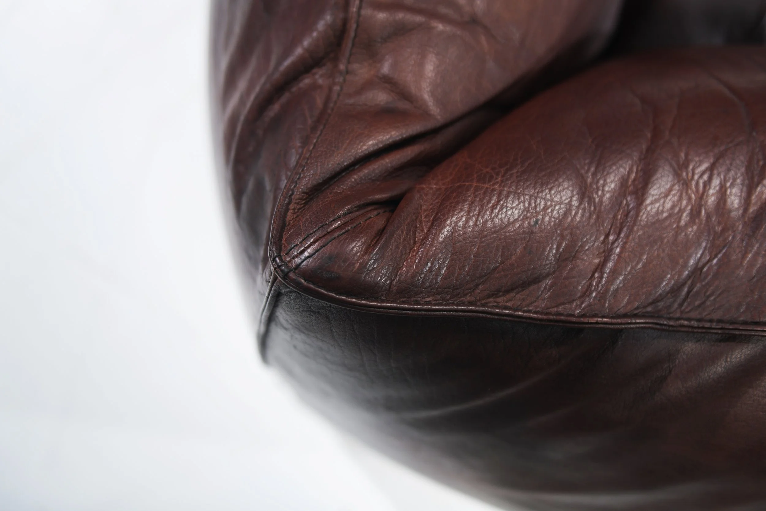 11 le Bambole dark brown neck saddle leather vintage seat lounge armrests Mario Bellini B & B C B&B Italia cassina aera lab aeralab albrecht 1stdibs design furniture belgium albrecht.jpg