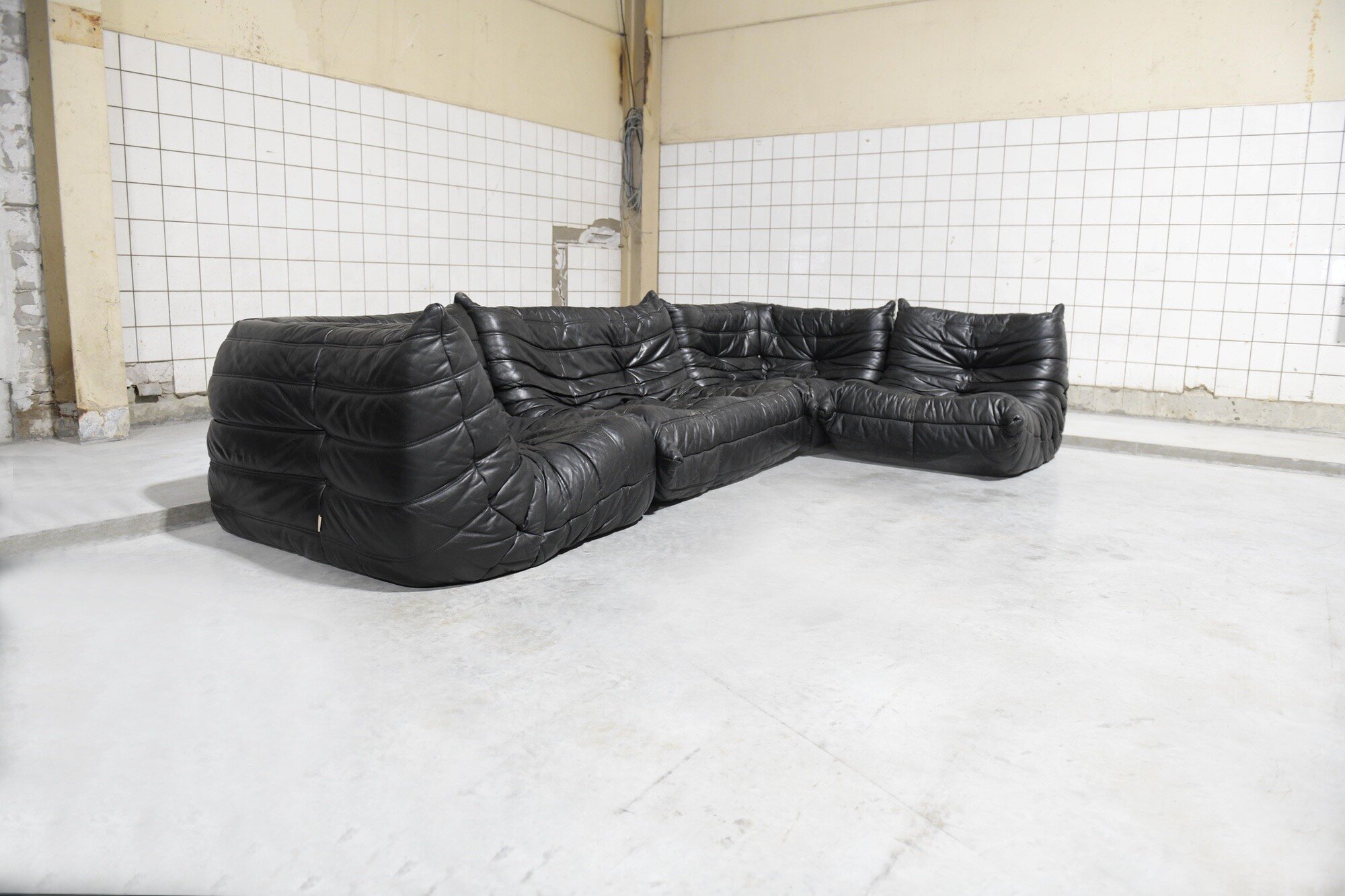 banner togo black leather vintage michel ducaroy ligne roset aera lab albrecht design.jpg
