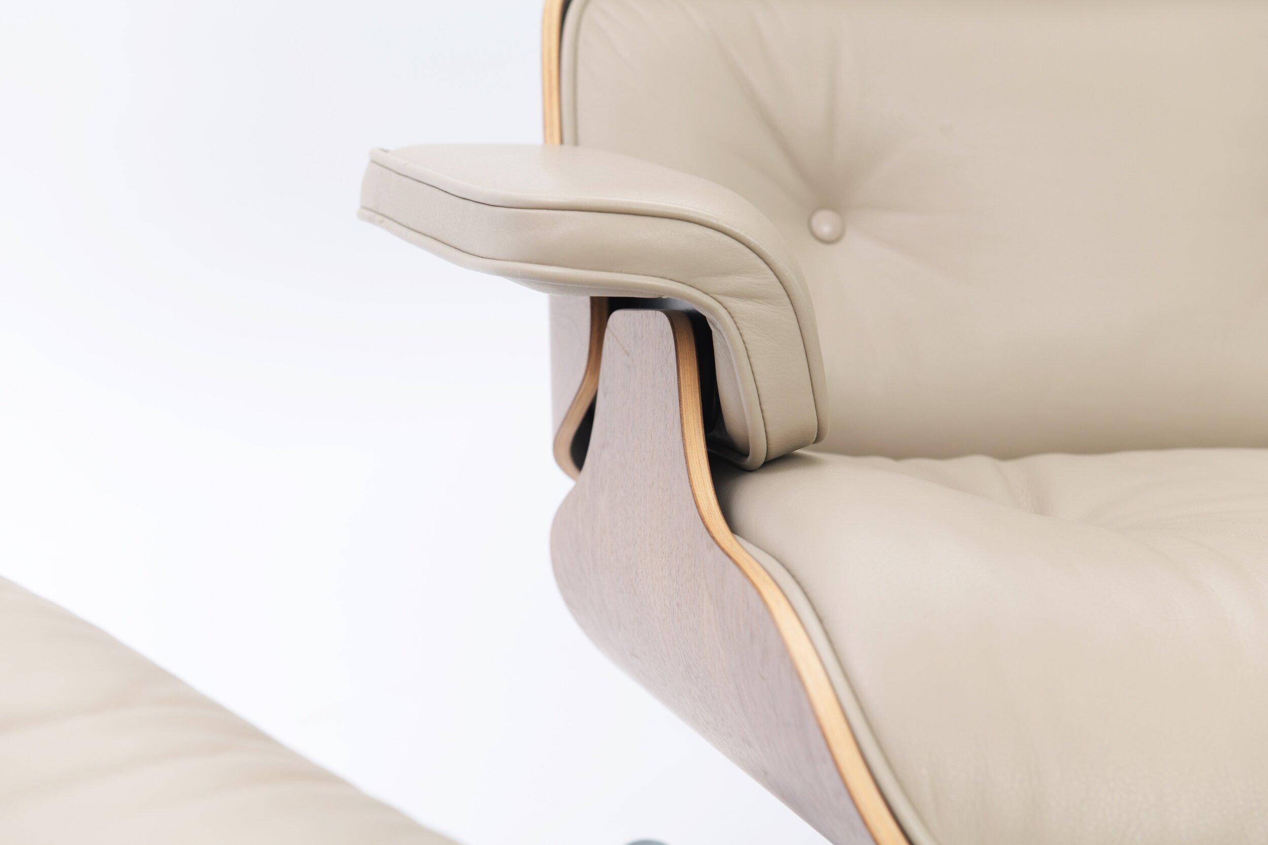 6 eames leather brown sand beige vitra miller bart albrecht aera lab.jpg