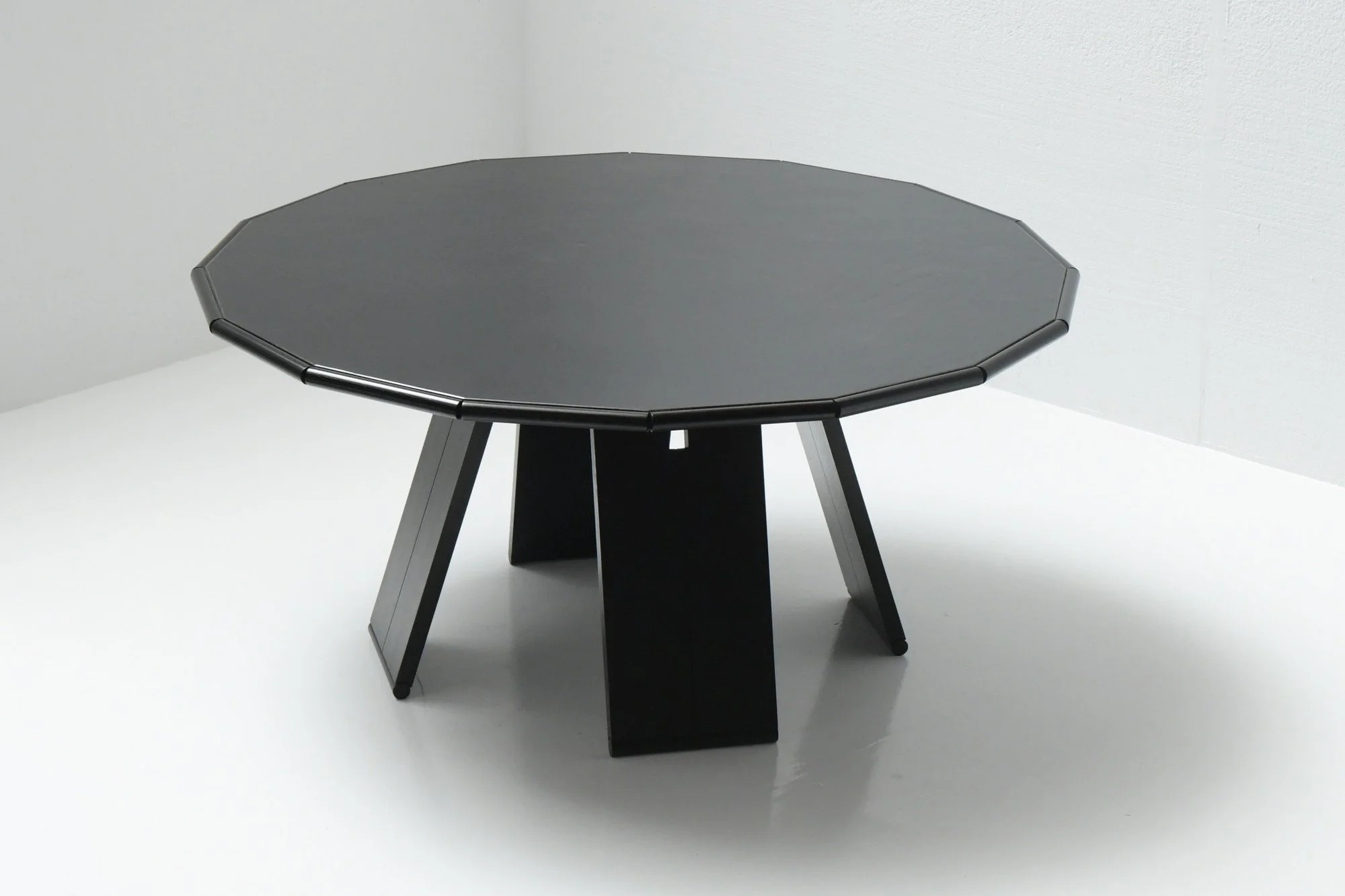 3 La Loggia Mario Bellini dining table round hexadecagon 16 corners Cassina, 1977 frattini magistrettie perriand chapo albrecht aera lab aeralab vintage design furniture..jpg