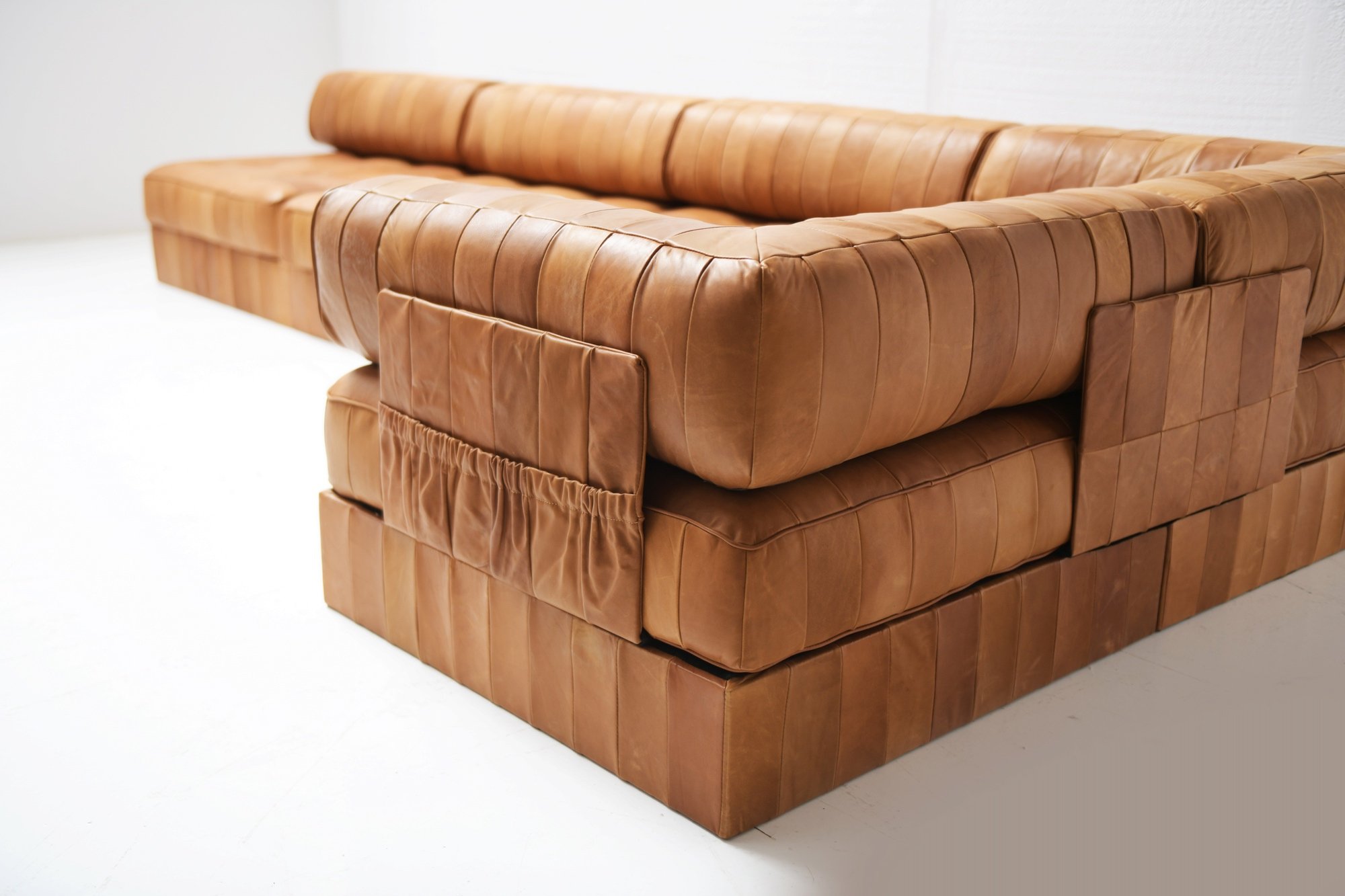 2 De Sede DS88 ds 88 leather patchwork sofa Switzerland swiss 600 aera lab aeralab albrecht .jpg