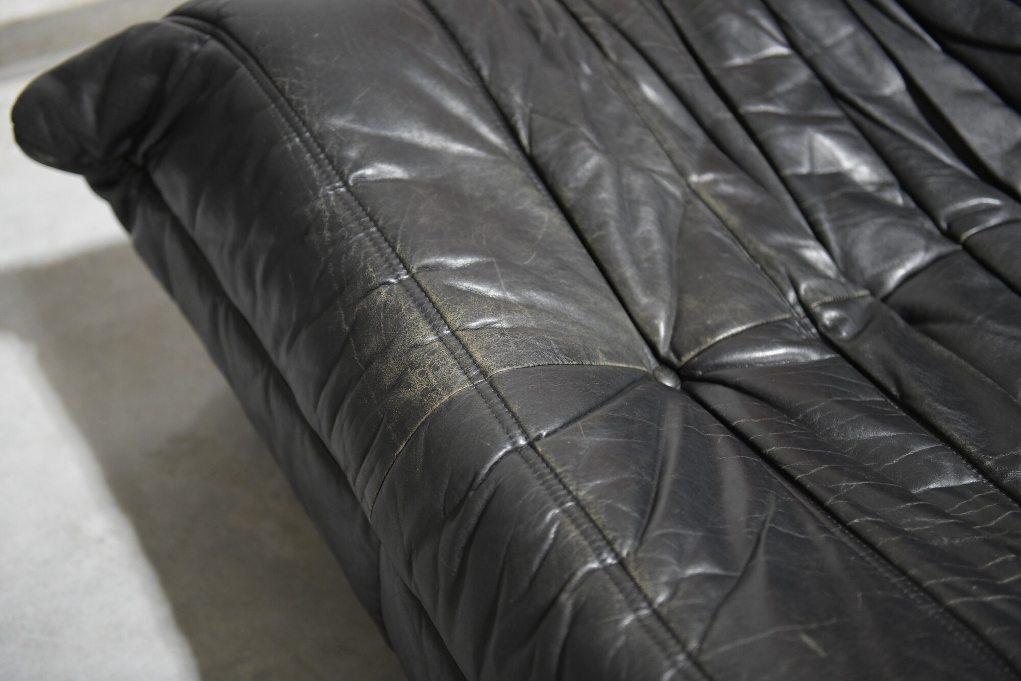 6 togo black leather vintage michel ducaroy ligne roset aera lab albrecht design.jpg