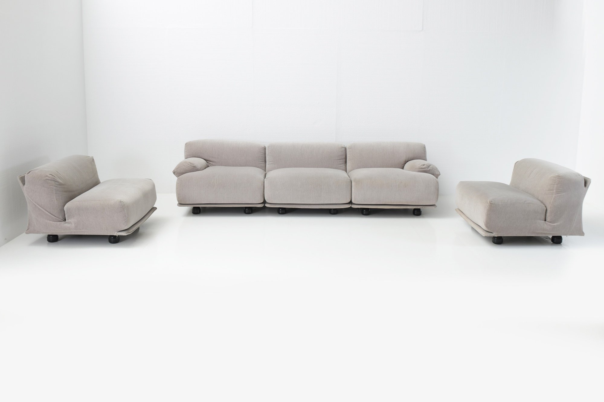 3 Fiandra Modular Sofa Vico Magistretti Bellini Cassina 1970 aera lab aeralab albrecht.jpg
