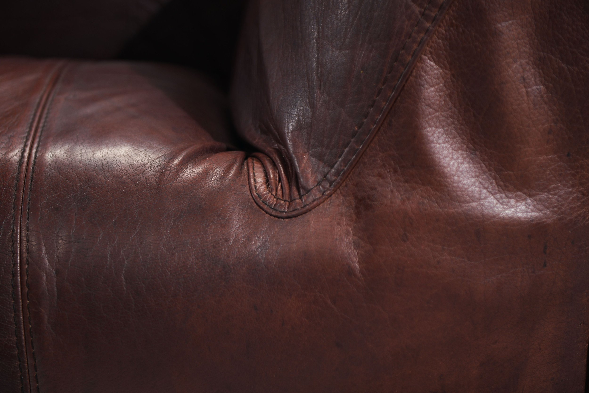 13 le Bambole dark brown neck saddle leather vintage seat lounge armrests Mario Bellini B & B C B&B Italia cassina aera lab aeralab albrecht 1stdibs design furniture belgium albrecht.jpg