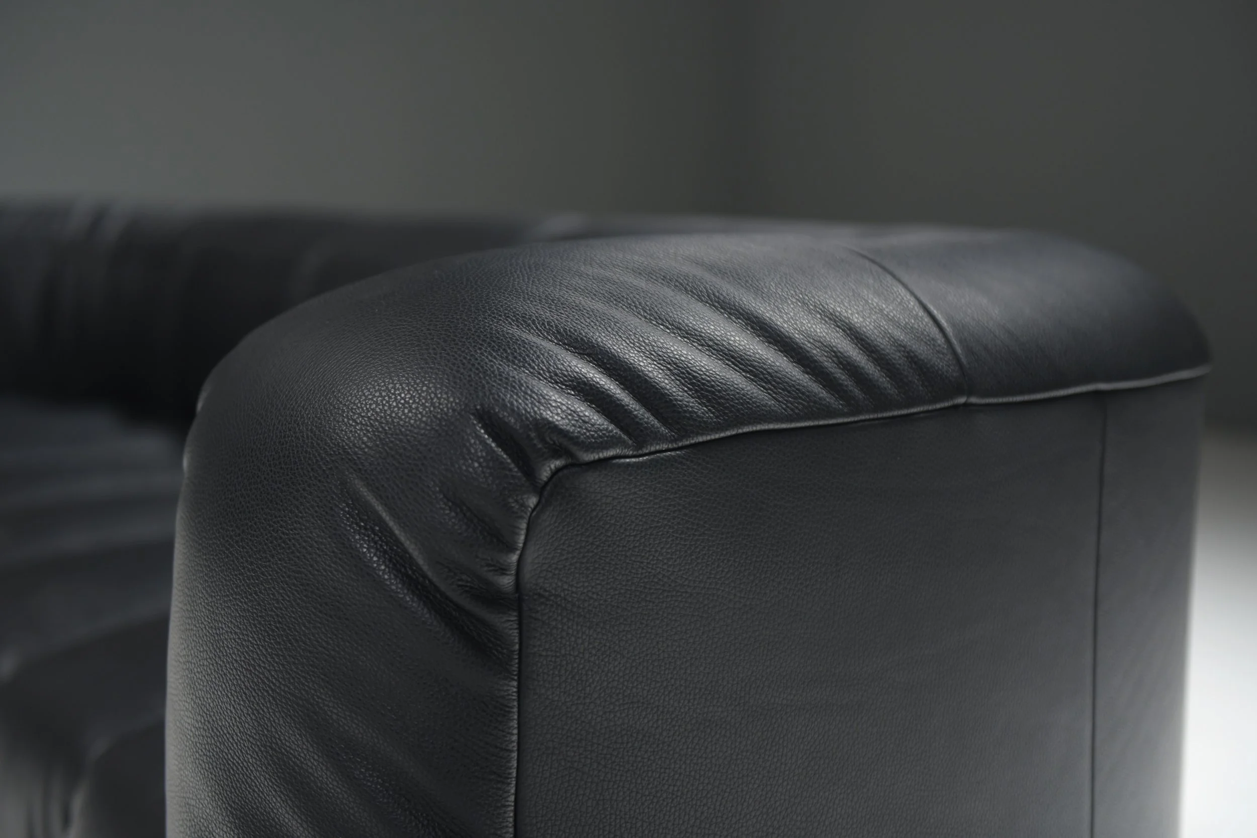 4 de Sede DS707 707 Malouin sculptural Swiss serpentine black leather sofa designer statement organic architectural modernist collectible luxury modular Montreal Habitat aera lab aeralab albrecht 1stdibs.jpg