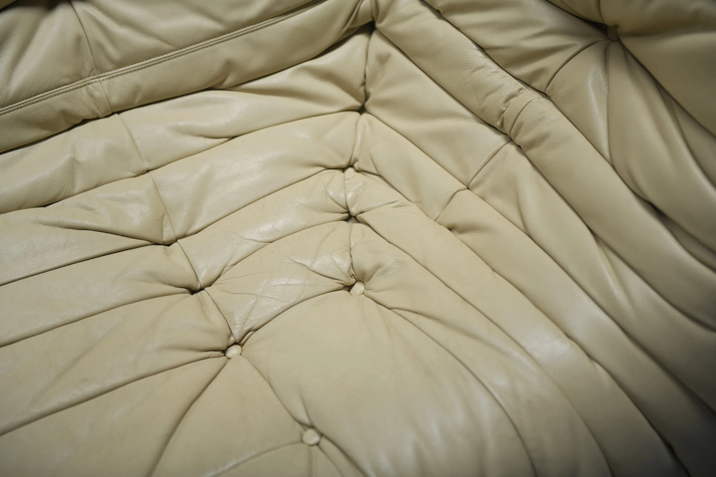 7 togo Medium Settee armrests beige creme off white Ligne Roset vintage leather michel ducaroy cinna aera lab aeralab 1stdibs design furniture lounge 2007 .jpg