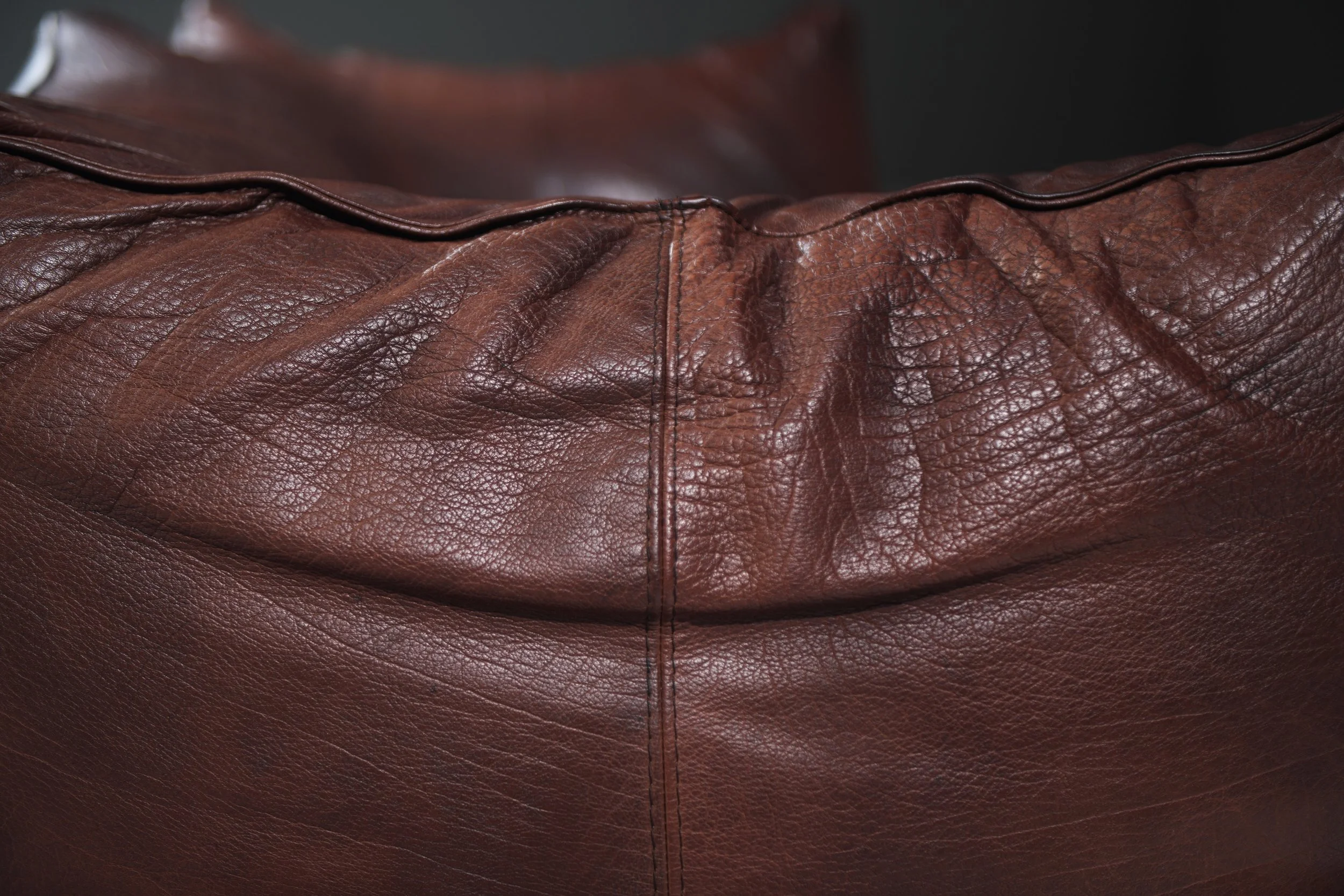 19 le Bambole dark brown neck saddle leather vintage seat lounge armrests Mario Bellini B & B C B&B Italia cassina aera lab aeralab albrecht 1stdibs design furniture belgium albrecht.jpg