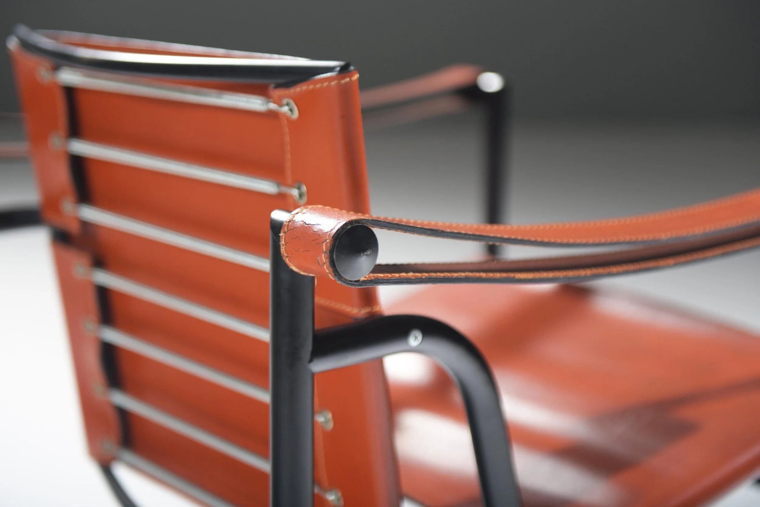 8 LC 1 LC1 lc-1 orange cognac cow skin leather cowskin Corbusier, Pierre Jeanneret & Charlotte Perriand Cassina aera lab aeralab albrecht .jpg