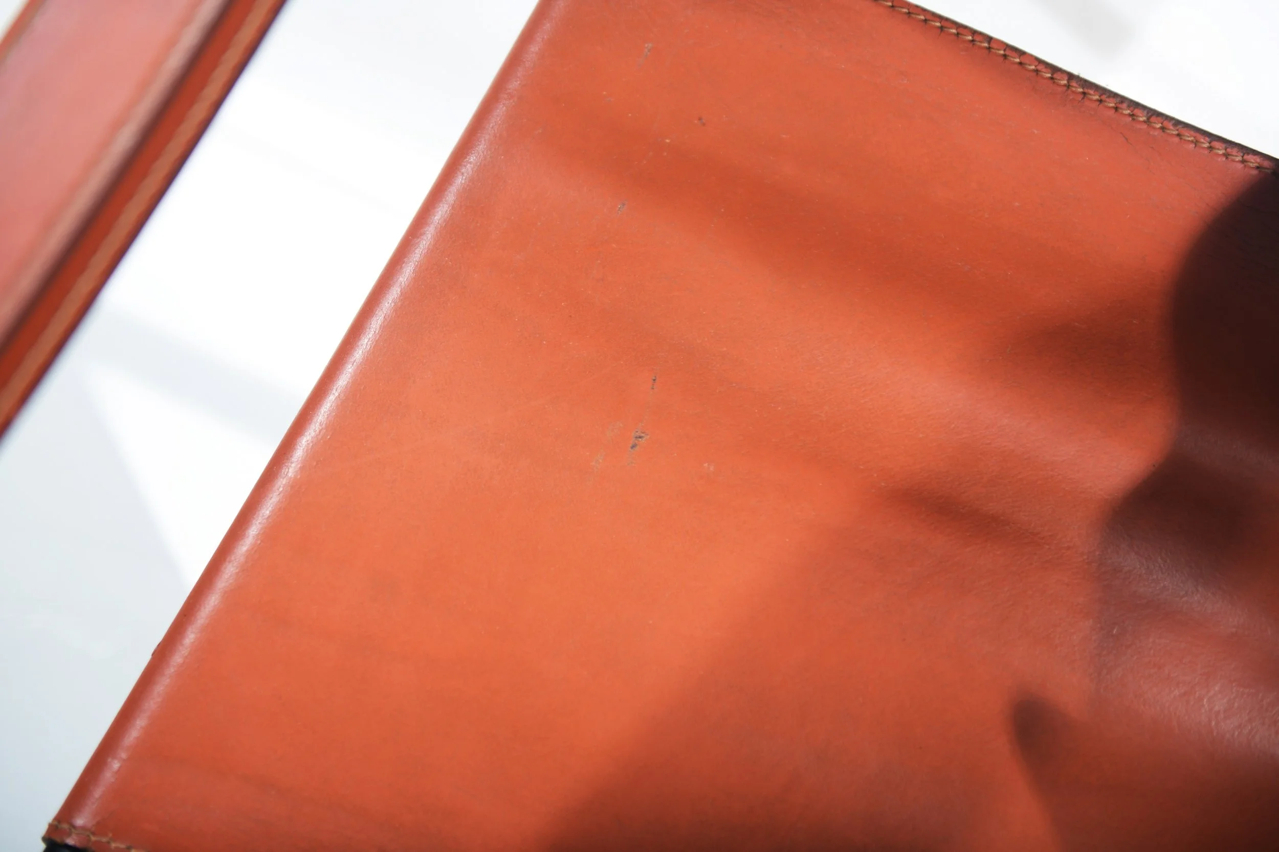 6 LC 1 LC1 lc-1 orange cognac cow skin leather cowskin Corbusier, Pierre Jeanneret & Charlotte Perriand Cassina aera lab aeralab albrecht .jpg