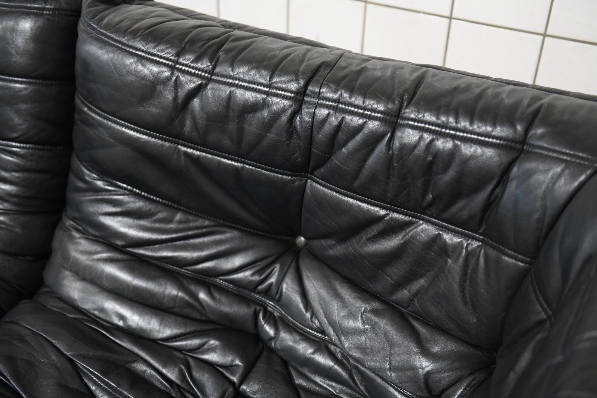 7 togo black leather vintage michel ducaroy ligne roset aera lab albrecht design.jpg