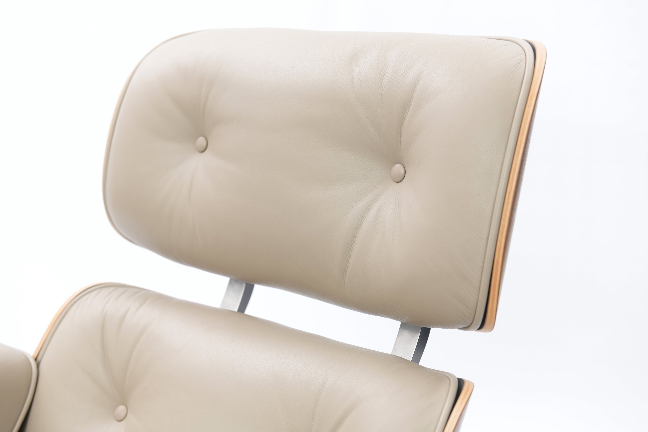4 eames leather brown sand beige vitra miller bart albrecht aera lab.jpg