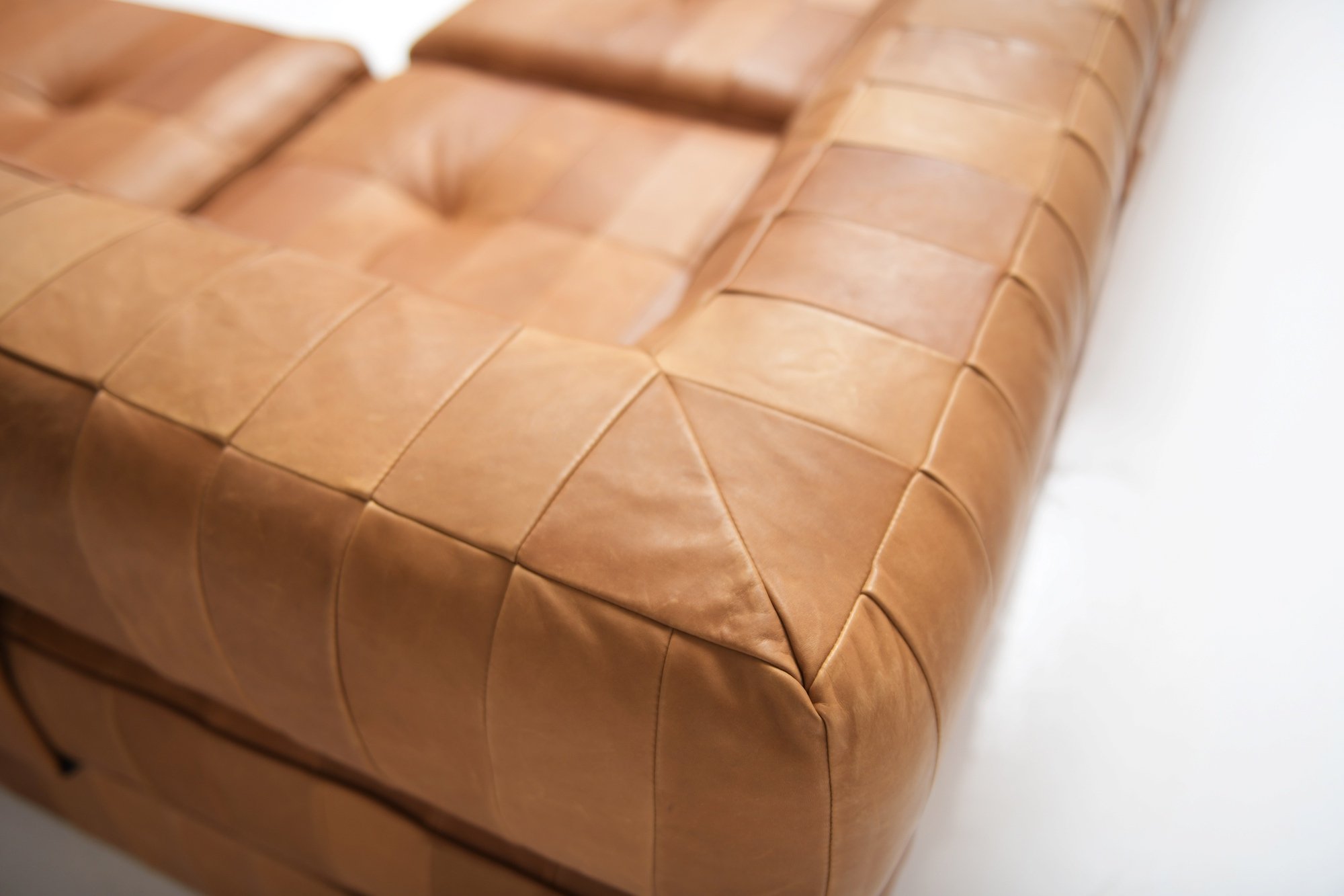25 De Sede DS88 ds 88 leather patchwork sofa Switzerland swiss 600 aera lab aeralab albrecht .jpg