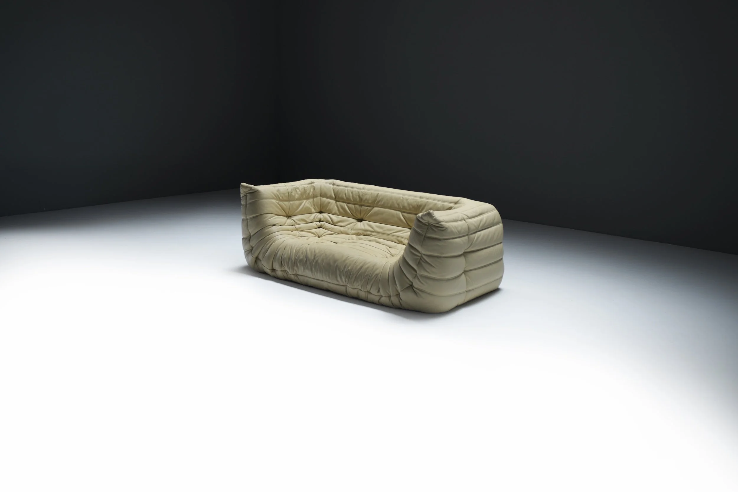 2 togo Medium Settee armrests beige creme off white Ligne Roset vintage leather michel ducaroy cinna aera lab aeralab 1stdibs design furniture lounge 2007 .jpg