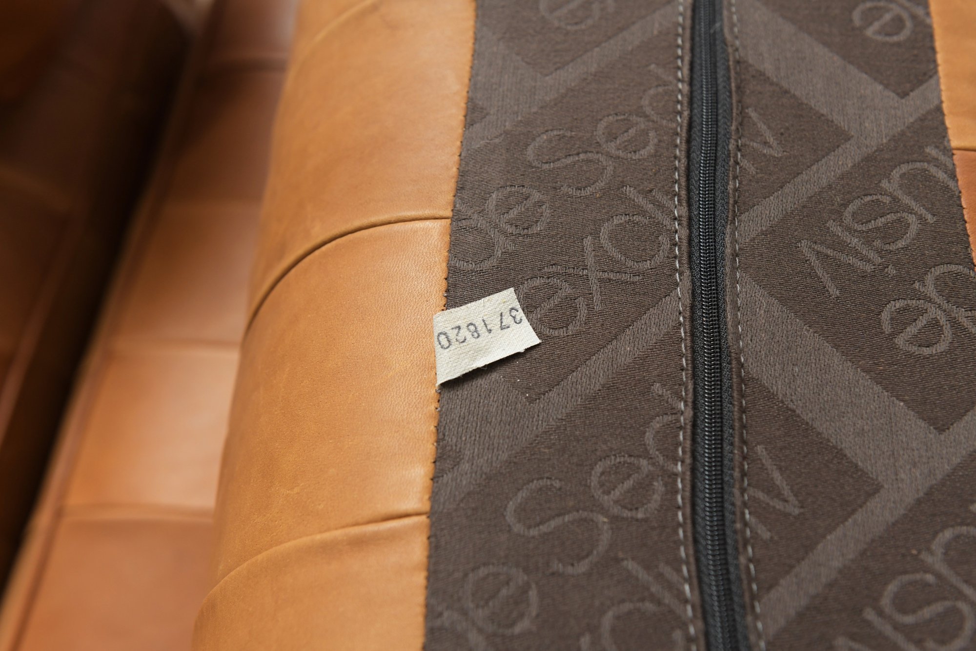 12 De Sede DS88 ds 88 leather patchwork sofa Switzerland swiss 600 aera lab aeralab albrecht .jpg