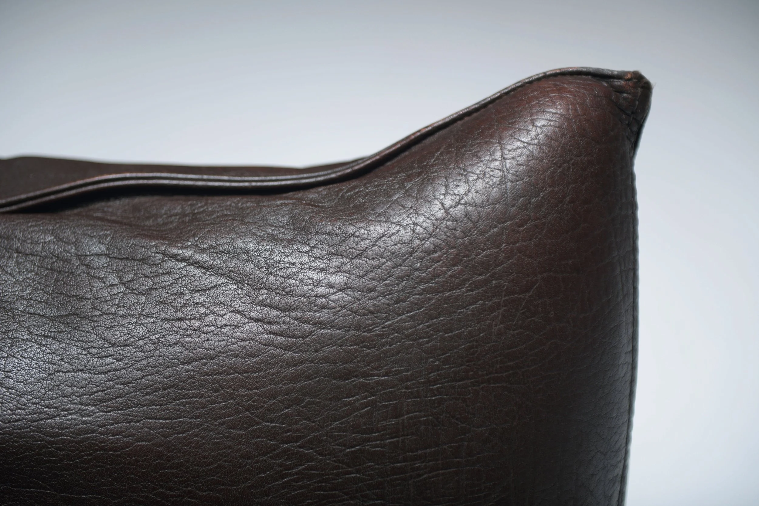 10 le Bambole black dark brown neck saddle leather vintage seat lounge no armrests Mario Bellini B & B C B&B Italia cassina aera lab aeralab albrecht 1stdibs design furniture belgium.jpg