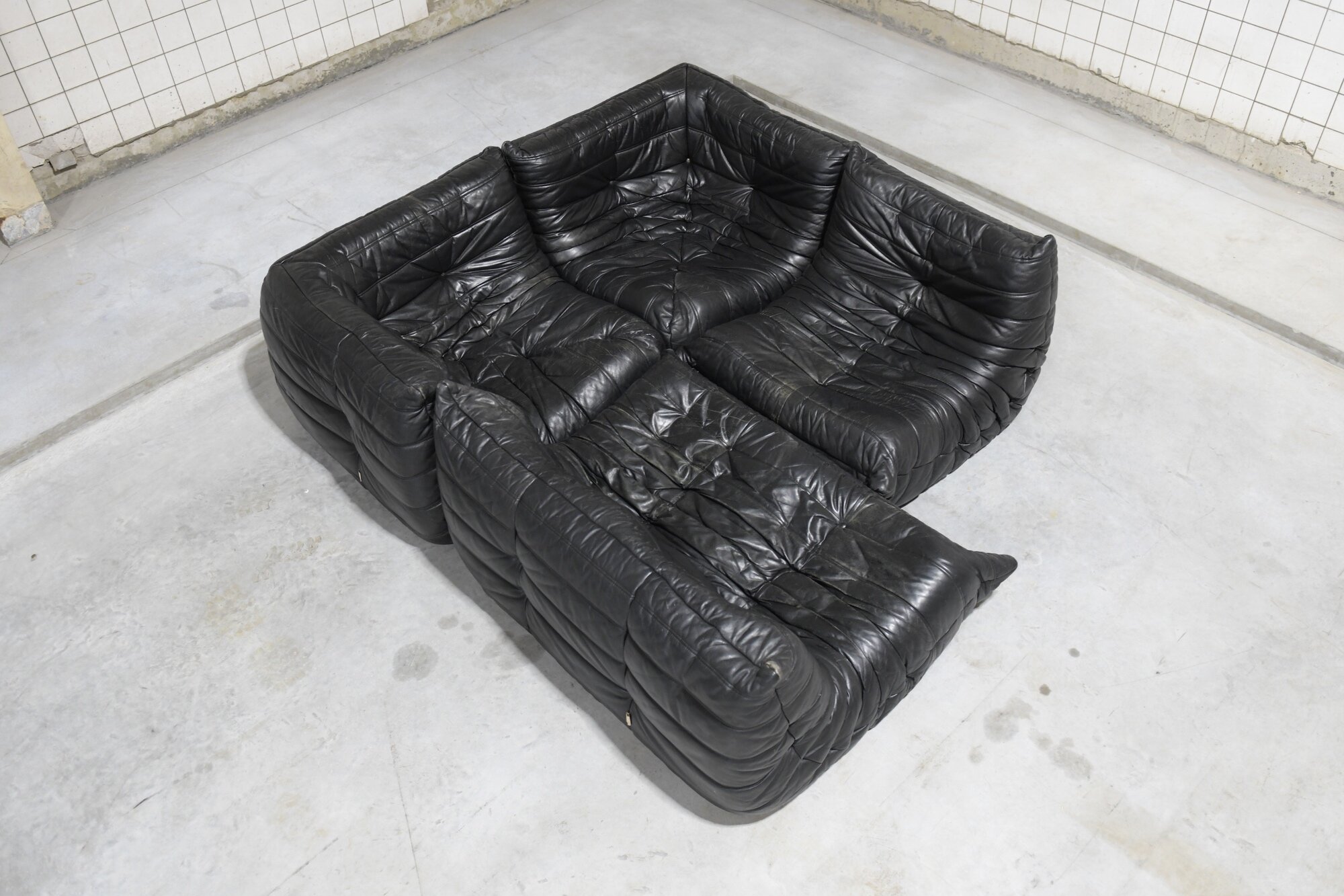 13 togo black leather vintage michel ducaroy ligne roset aera lab albrecht design.jpg