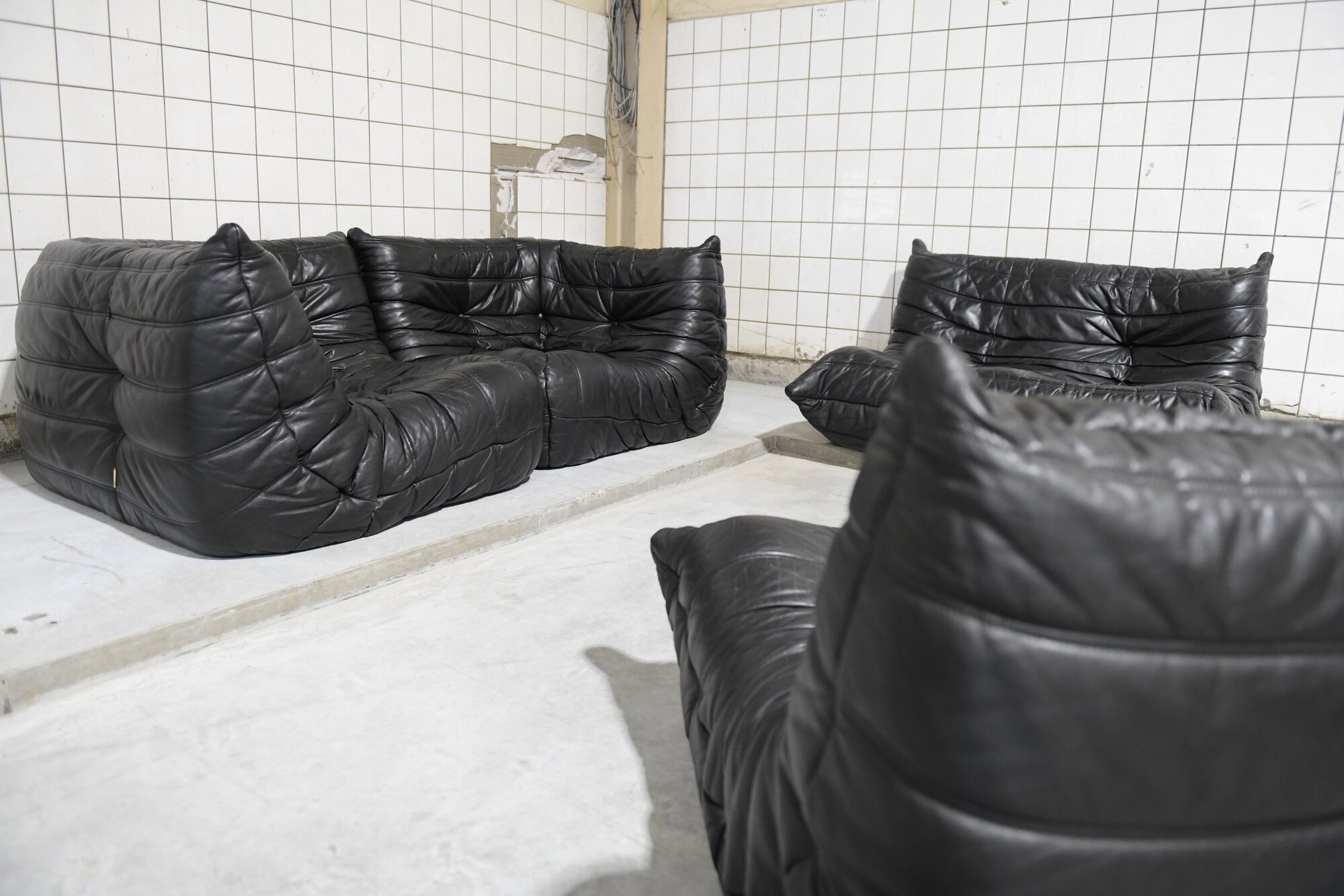 3 togo black leather vintage michel ducaroy ligne roset aera lab albrecht design.jpg