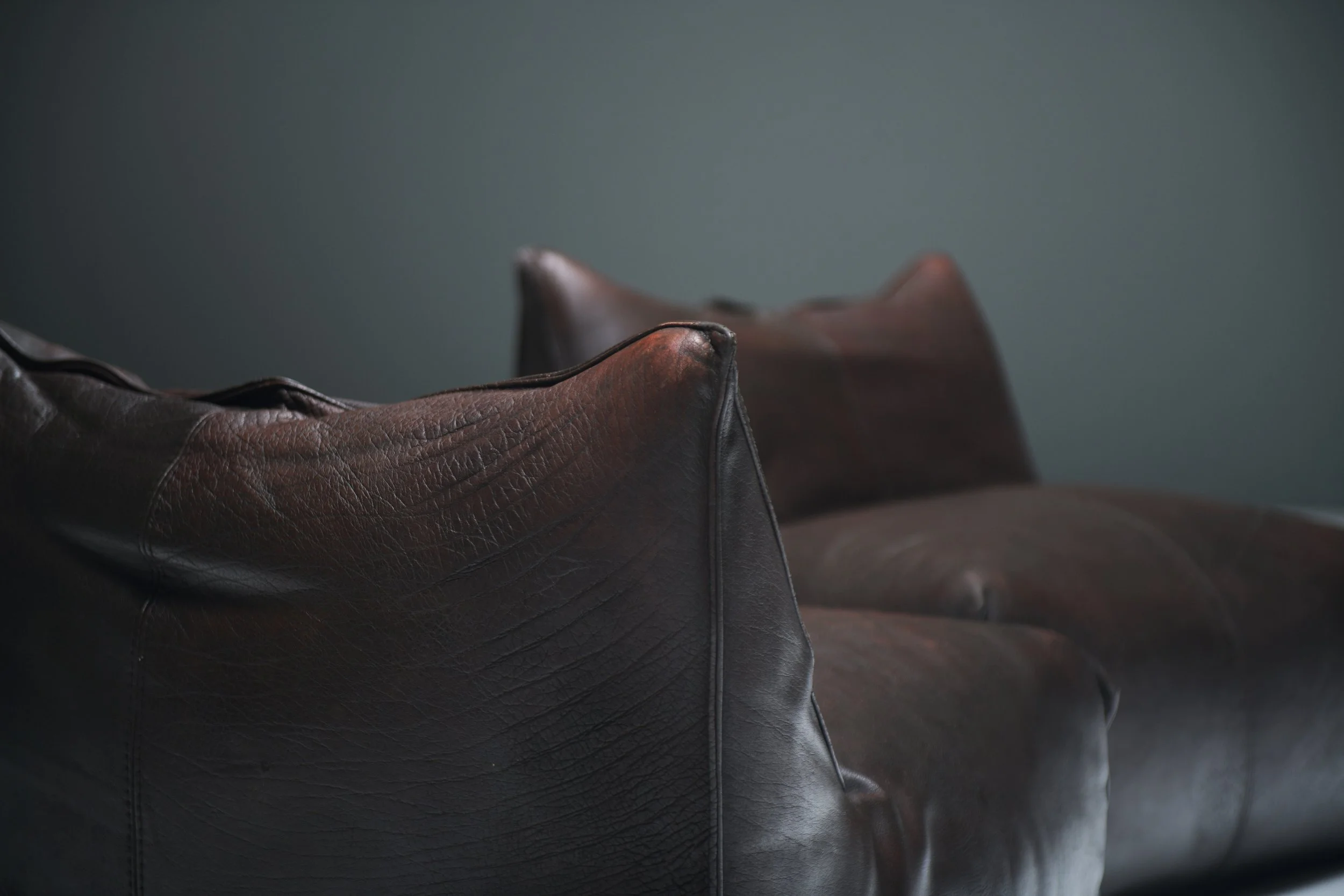 5 le Bambole black dark brown neck saddle leather vintage seat lounge no armrests Mario Bellini B & B C B&B Italia cassina aera lab aeralab albrecht 1stdibs design furniture belgium.jpg