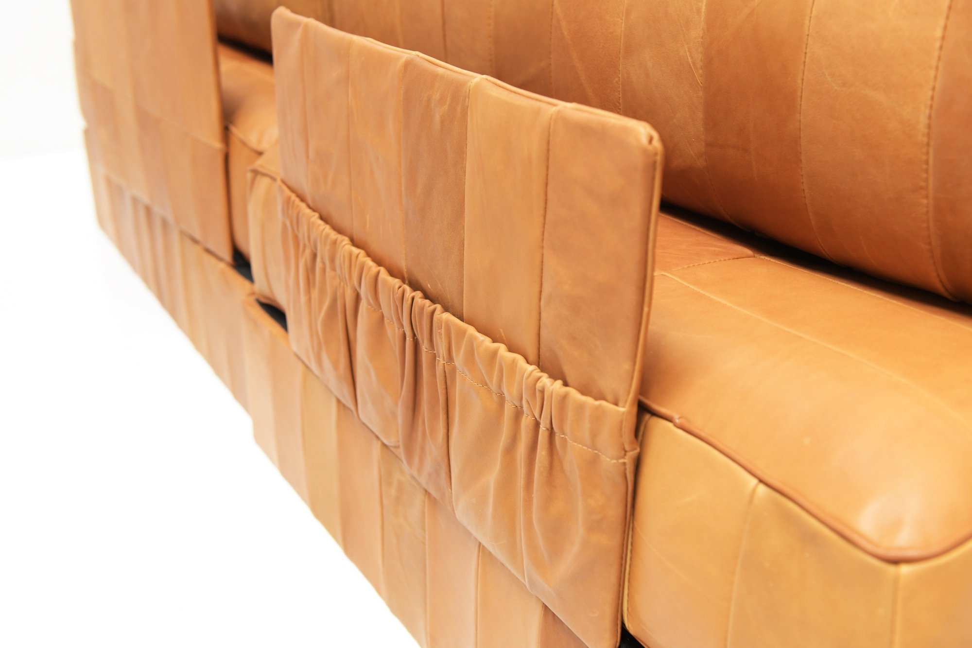 22 De Sede DS88 ds 88 leather patchwork sofa Switzerland swiss 600 aera lab aeralab albrecht .jpg