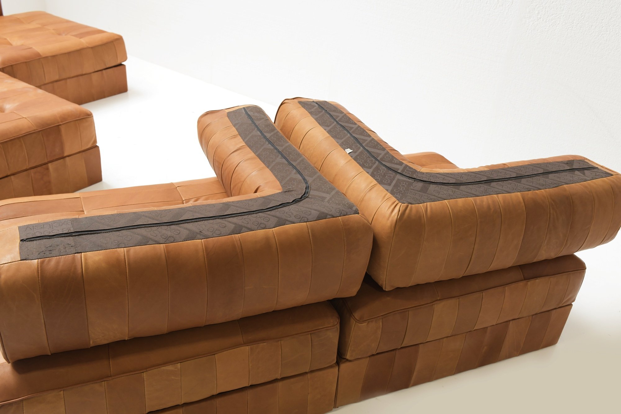 13 De Sede DS88 ds 88 leather patchwork sofa Switzerland swiss 600 aera lab aeralab albrecht .jpg