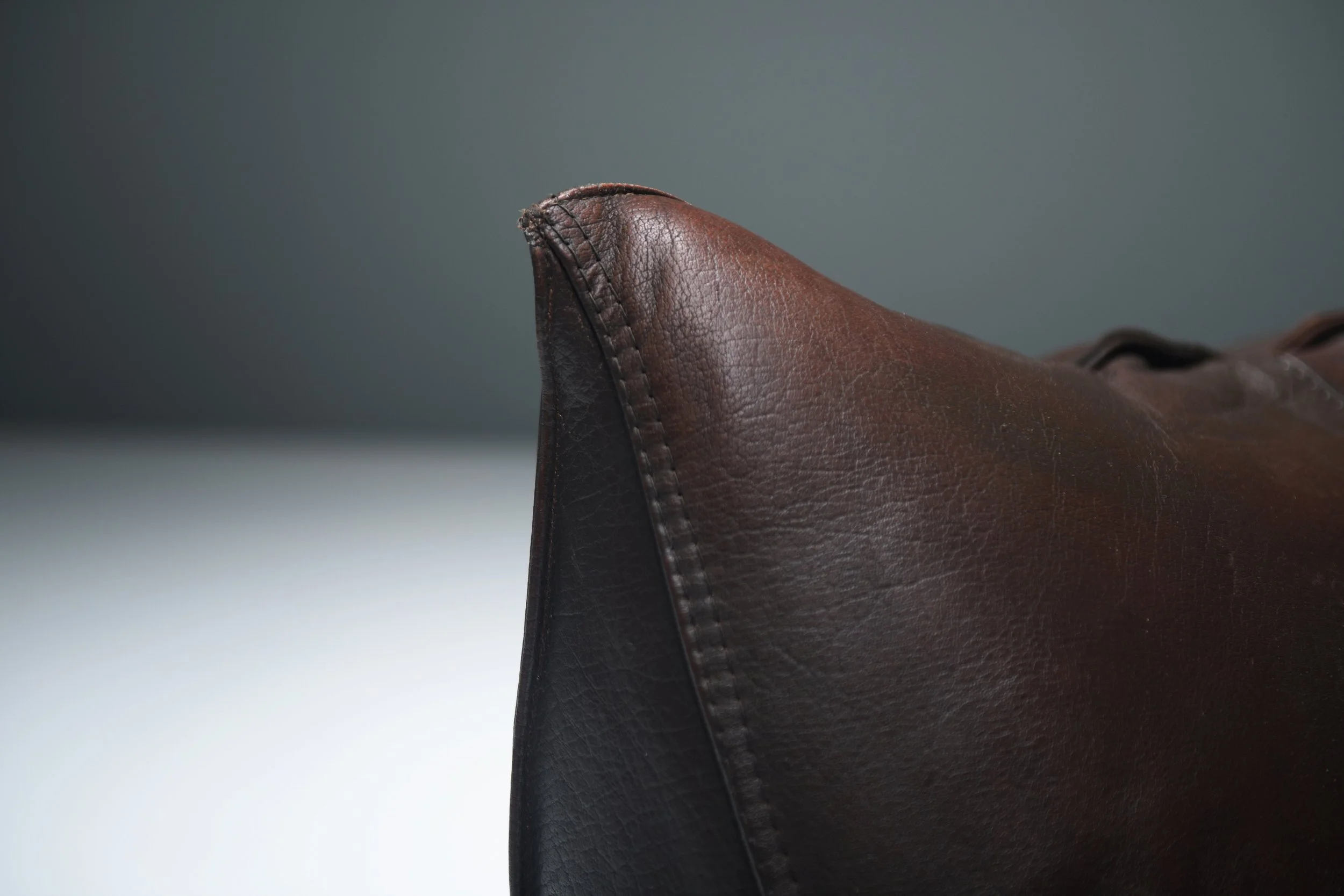 7 le Bambole black dark brown neck saddle leather vintage seat lounge no armrests Mario Bellini B & B C B&B Italia cassina aera lab aeralab albrecht 1stdibs design furniture belgium.jpg