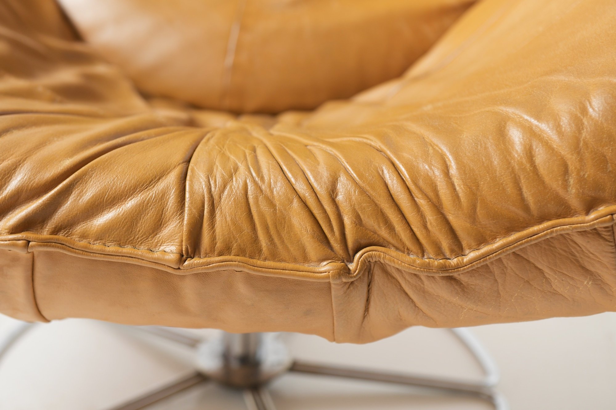Aéra-lab. Fine Gerard selection design chairs of Aèra-lab Wammes by Van - Berg cognac — I furniture vintage lounge Aera-lab Den leather Montis - by vintage